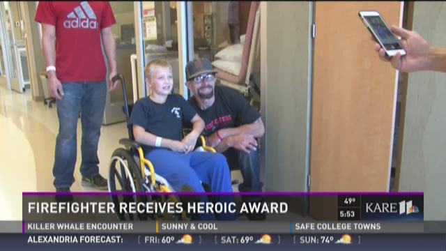 Burned firefighter gets hero award