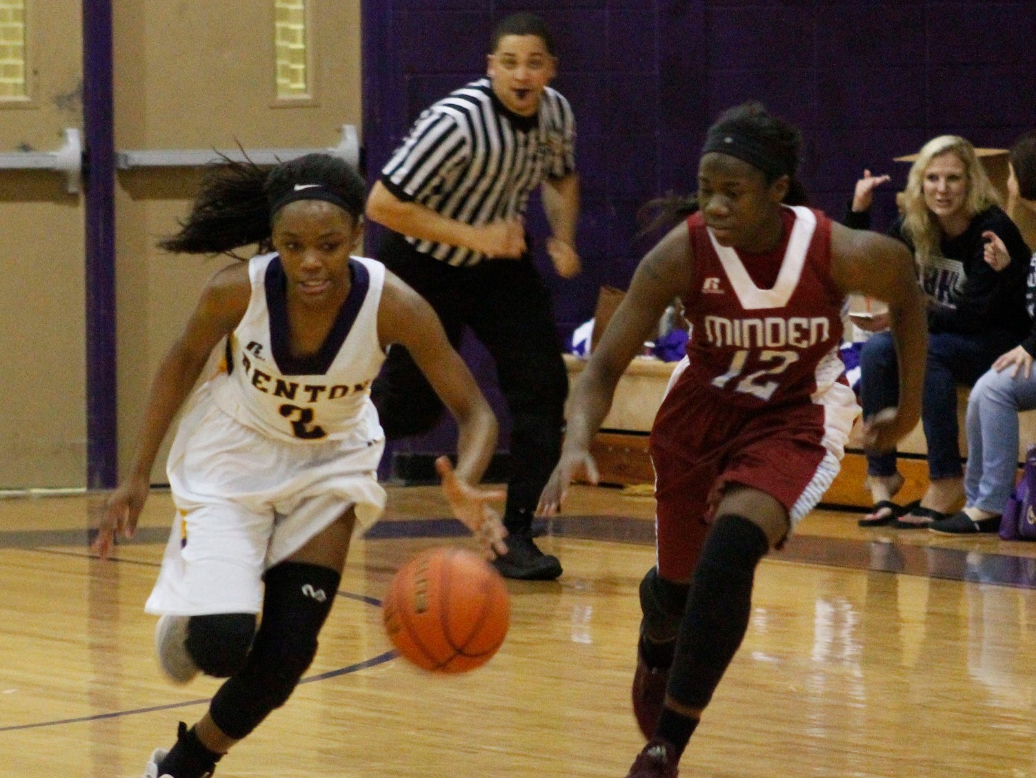 Minden's Bre Rogers (right) defends against Benton's Qua Chambers during Friday's game at Benton.