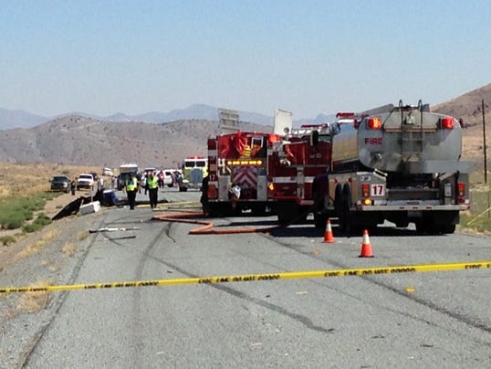 EE.UU.: Una avioneta choca con una camioneta en una autopista de Nevada 1406397689000-crash