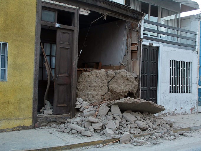 A powerful April 1 earthquake damaged a home in Arica.