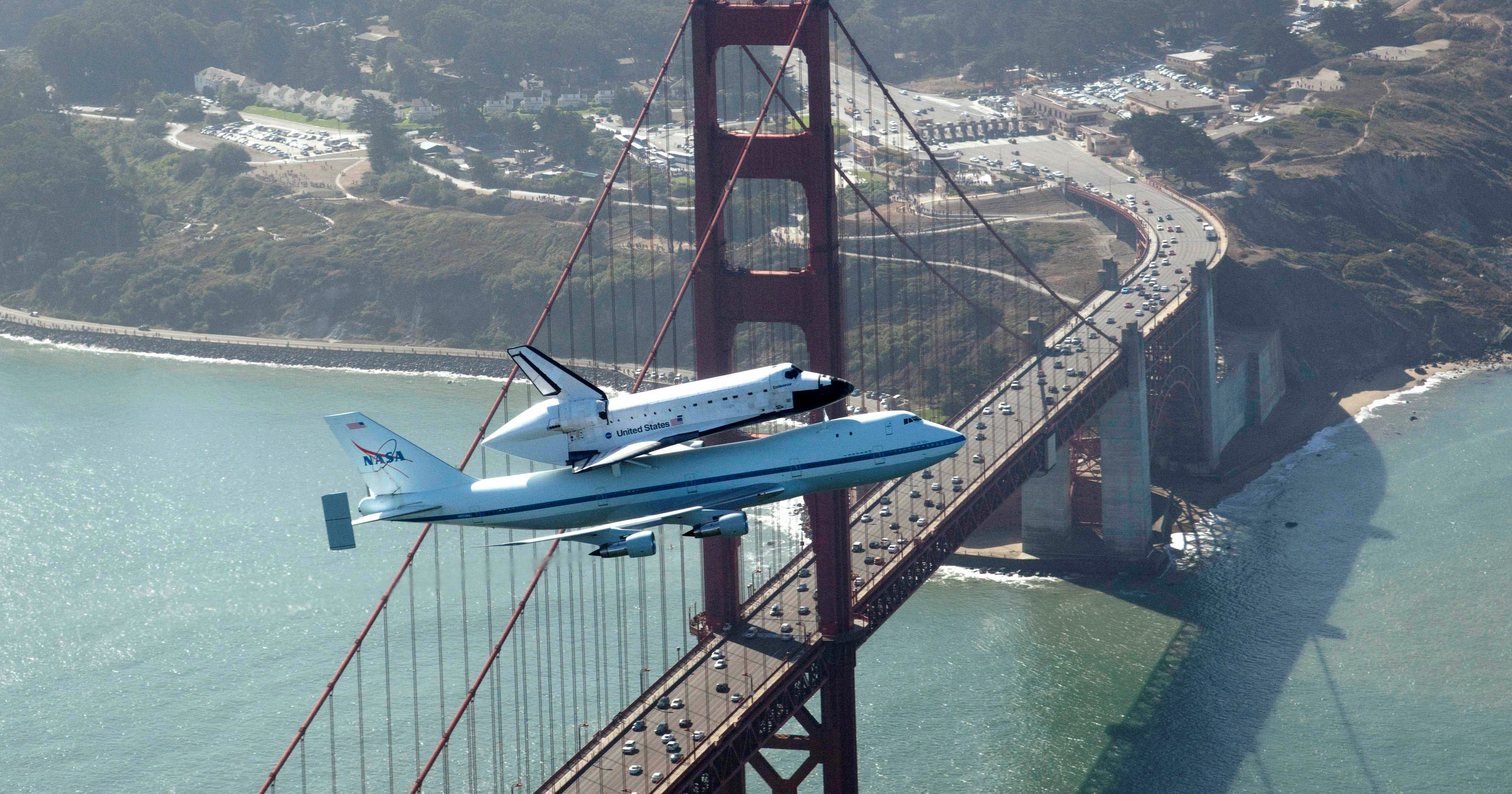 Ask the Captain: How can a Boeing 747 carry a space shuttle?