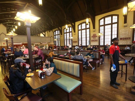 Students dine at the Suwannee Room on FSU’s campus