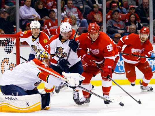 Red Wings fall victim to another shootout vs. Florida, 3-2 635540263880479547-SMG-20141212-pjc-aa1-05