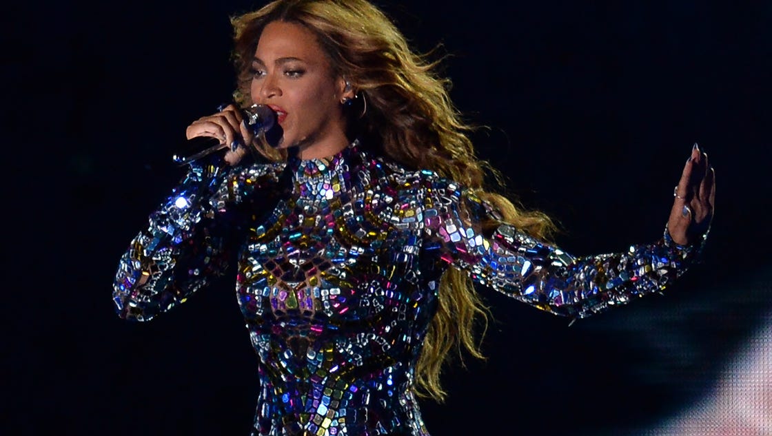 Surprise! Beyonce is performing at the VMAs