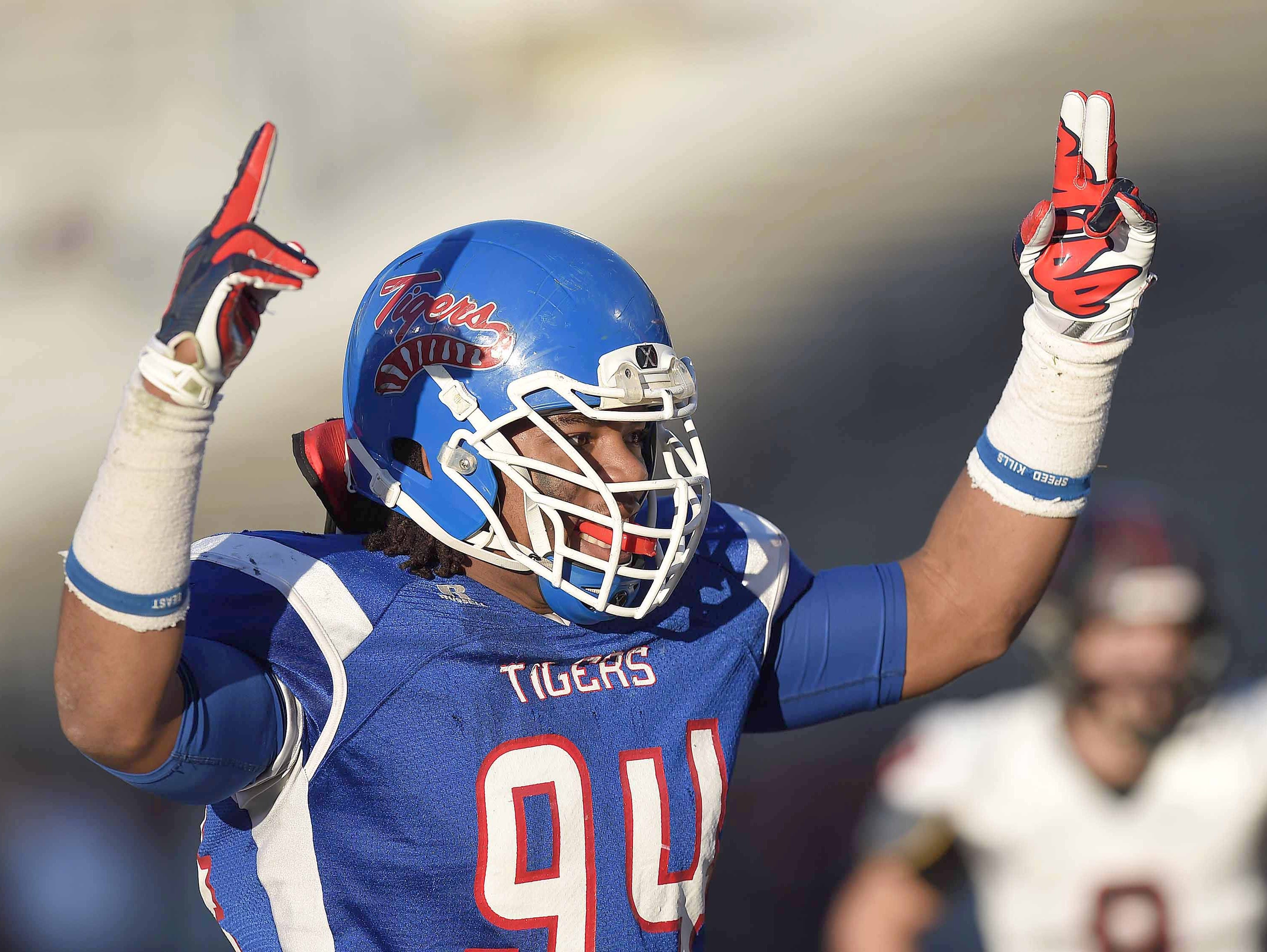 Noxubee County DE Jeffery Simmons is the first player named to the 2015 Dandy Dozen