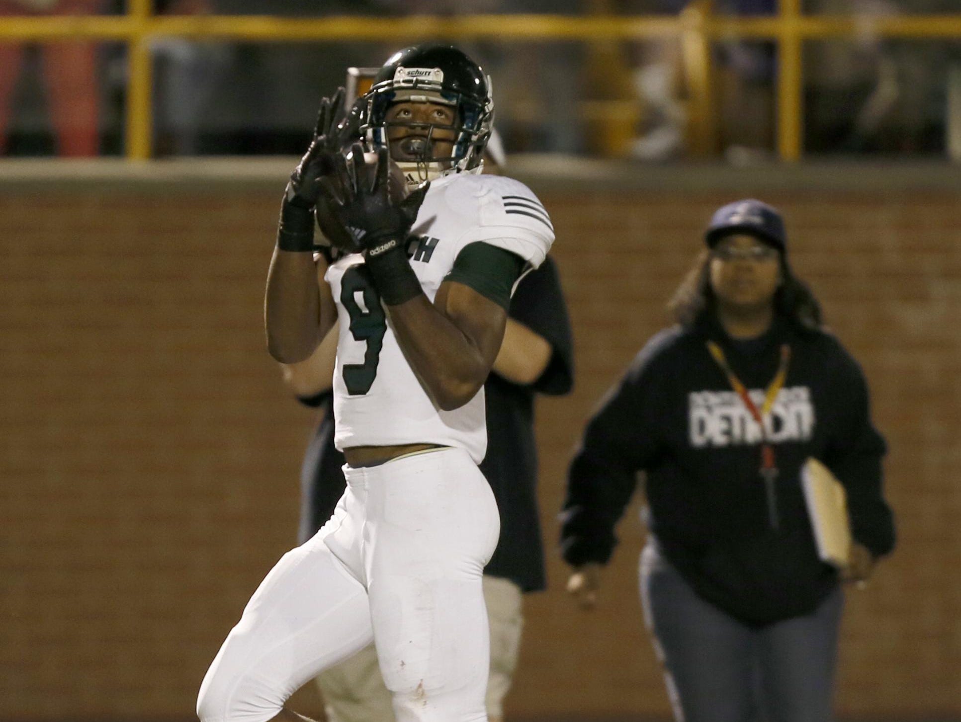 Donovan Peoples-Jones catches a long pass in stride and scores in a game against Oak Park at Wayne State in Detroit in 2014.