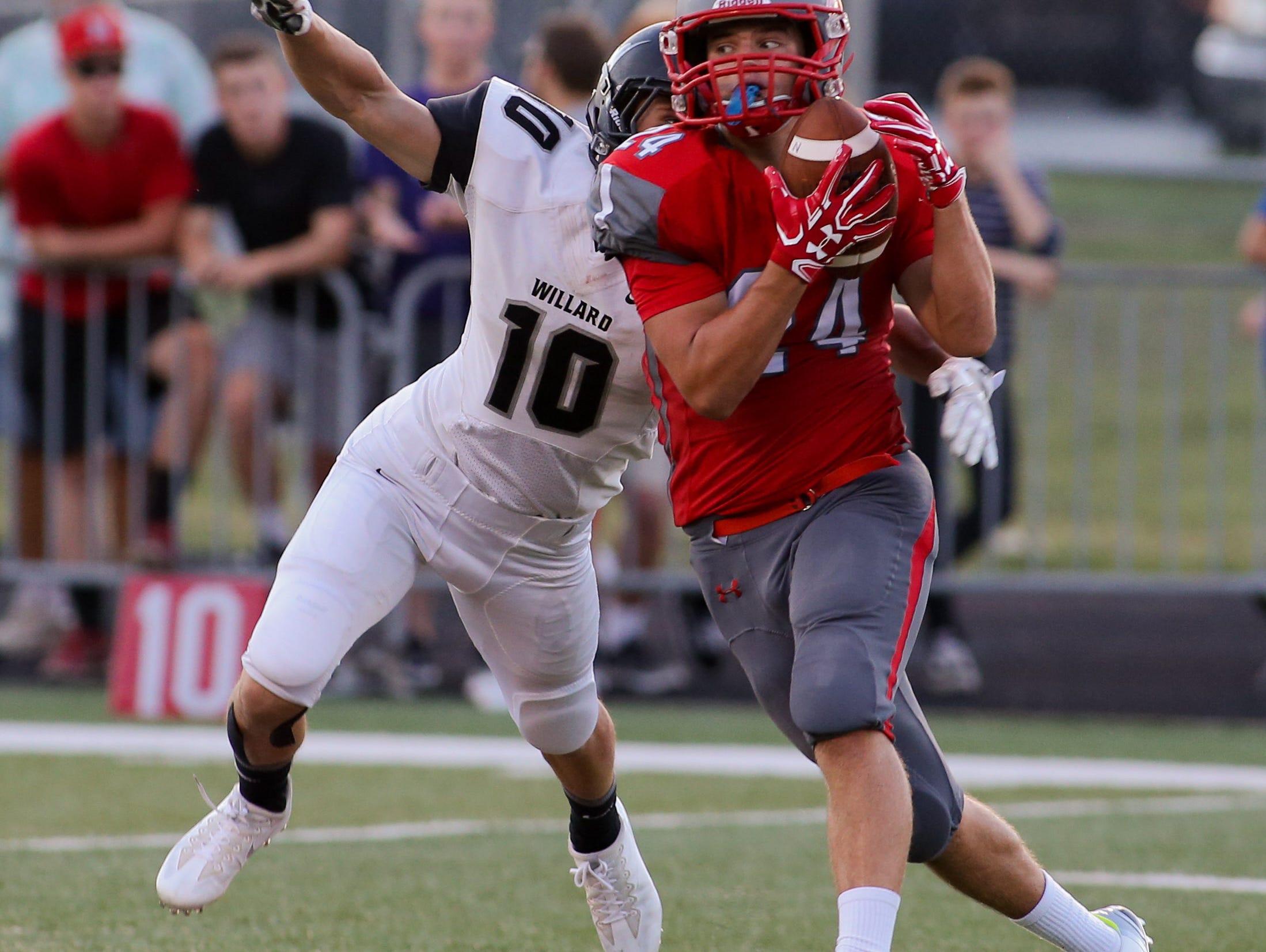 Nixa High School's Evan Deveney catches a pass against Willard High School Friday, August 19, 2016. Jason Connel / For the News-Leader