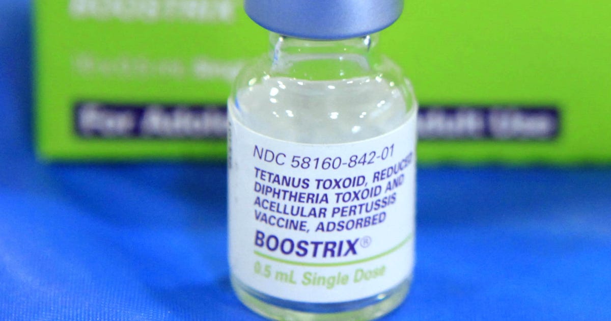Panel: Pregnant women, get whooping cough shot