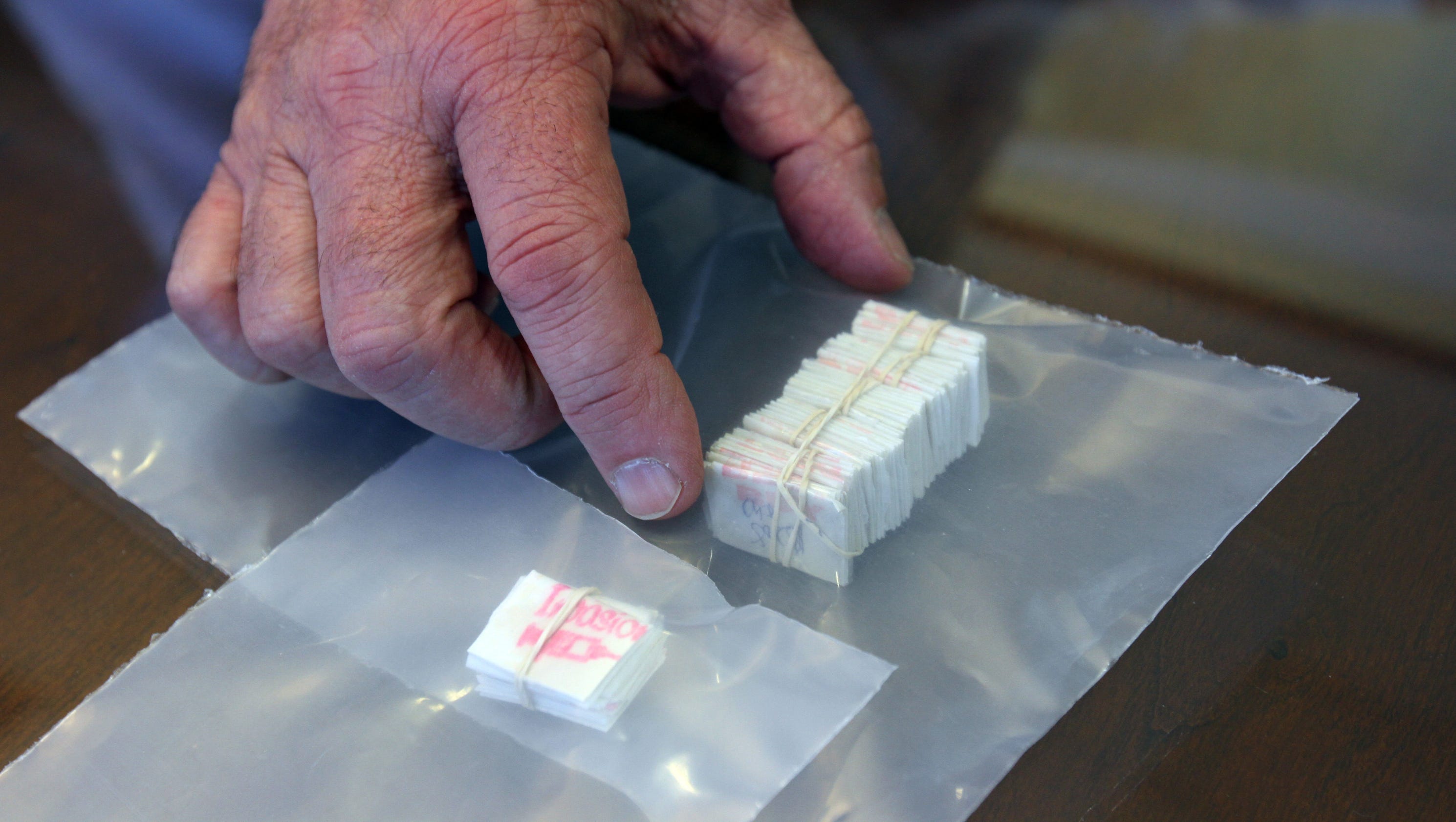 Police: Lakewood man found with 50 bags of heroin