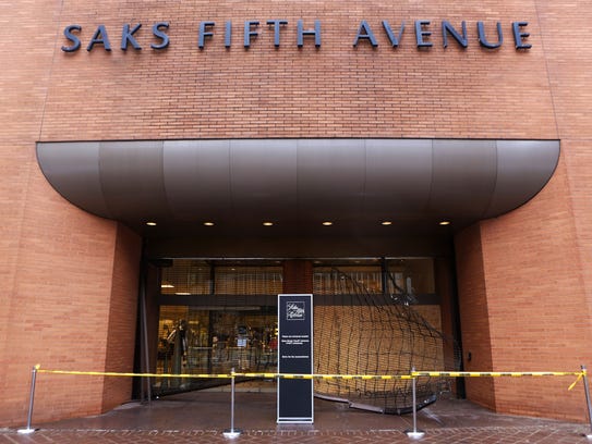 Thieves crash van into Downtown Saks Fifth Avenue