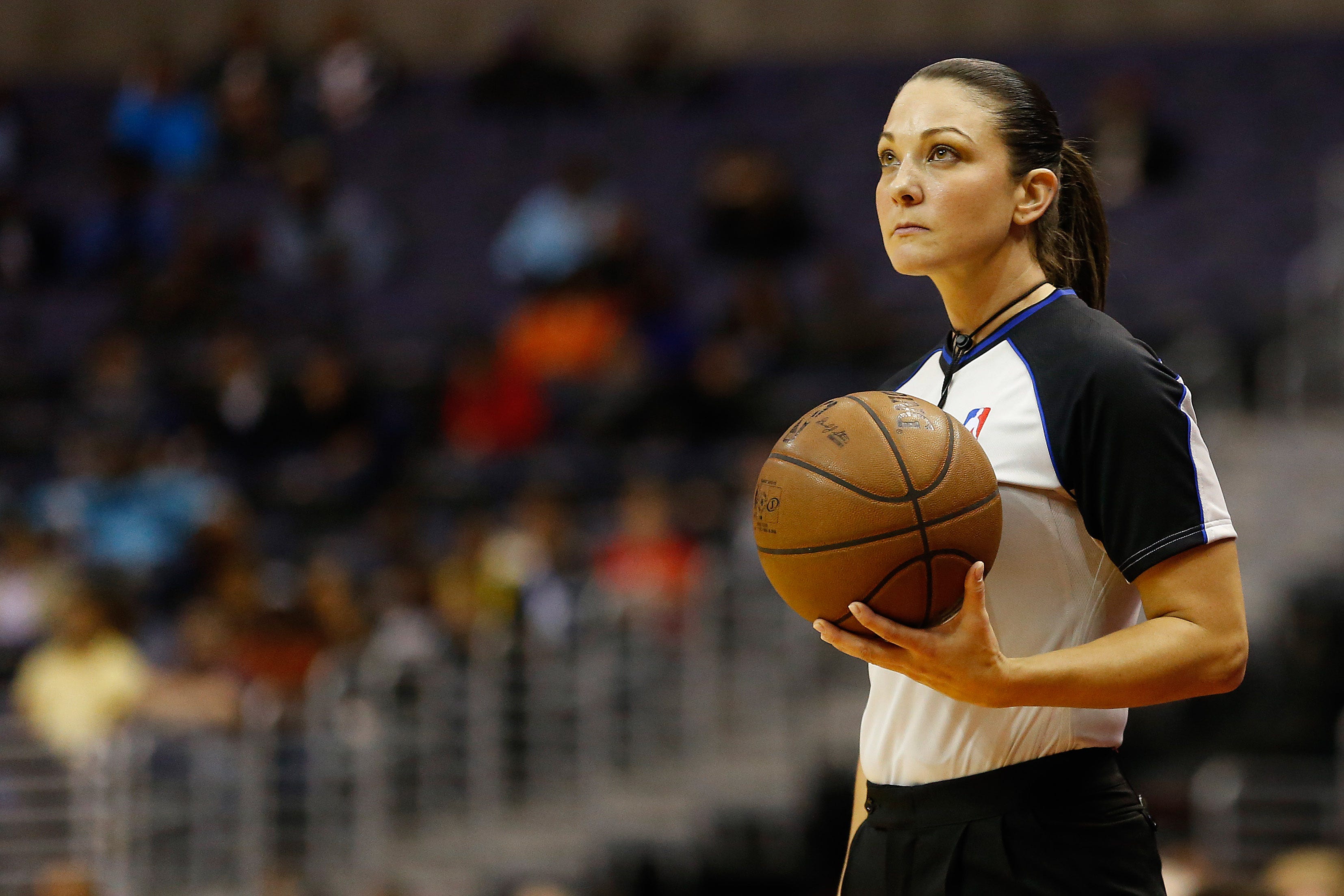 Clippers Chris Paul critical of female referee after loss