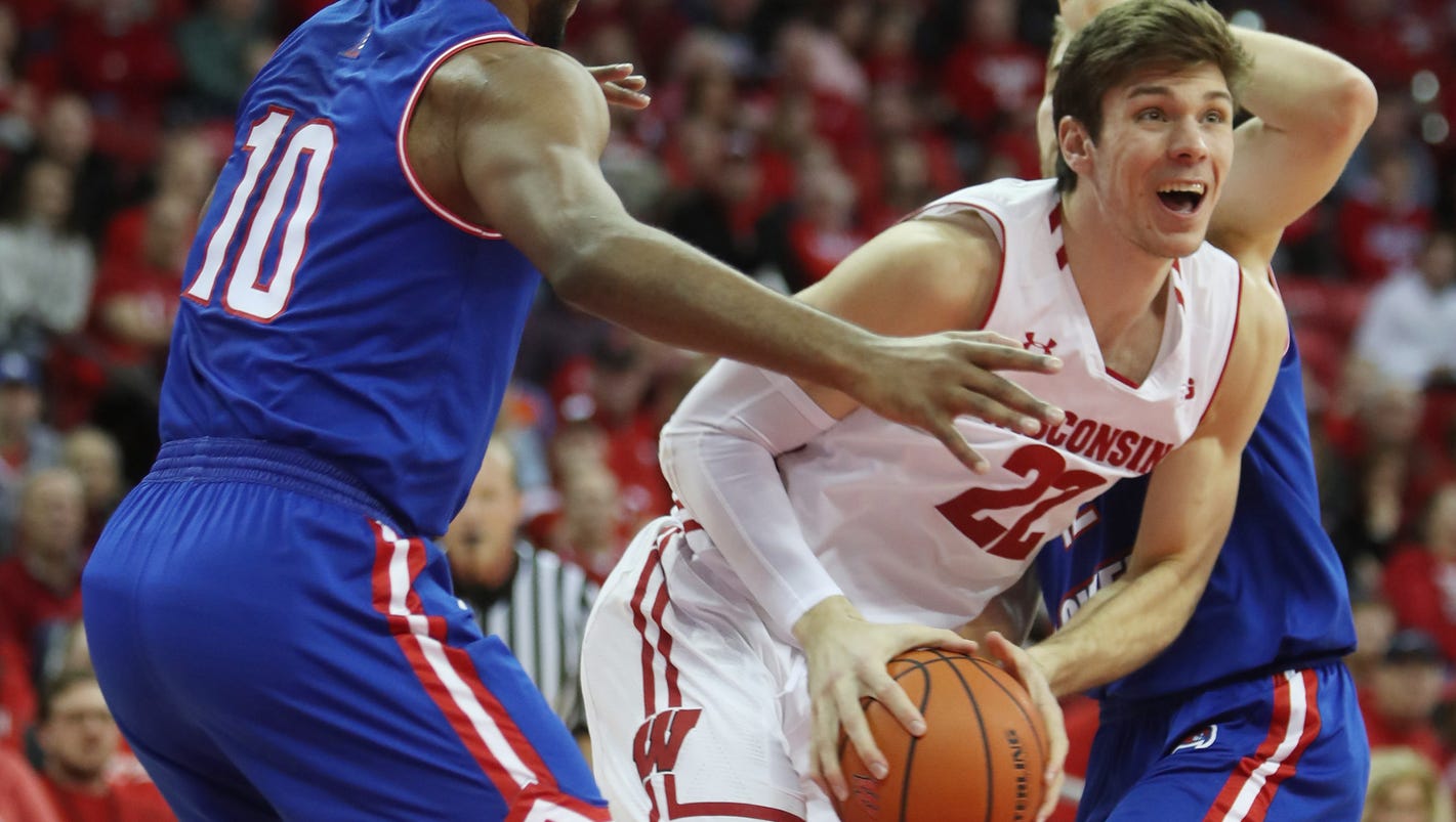 Wisconsin 83, UMass-Lowell 53: Badgers ganan su cuarta victoria consecutiva.