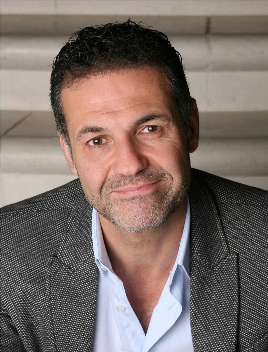 the writing style of khaled hosseini Free essay: the writing style of khaled hosseini in a thousand splendid suns is both sympathetic and disgusted he feels pity on those that. the writing style of khaled hosseini Free essay: the writing style of khaled hosseini in a thousand splendid suns is both sympathetic and disgusted he feels pity on those that.