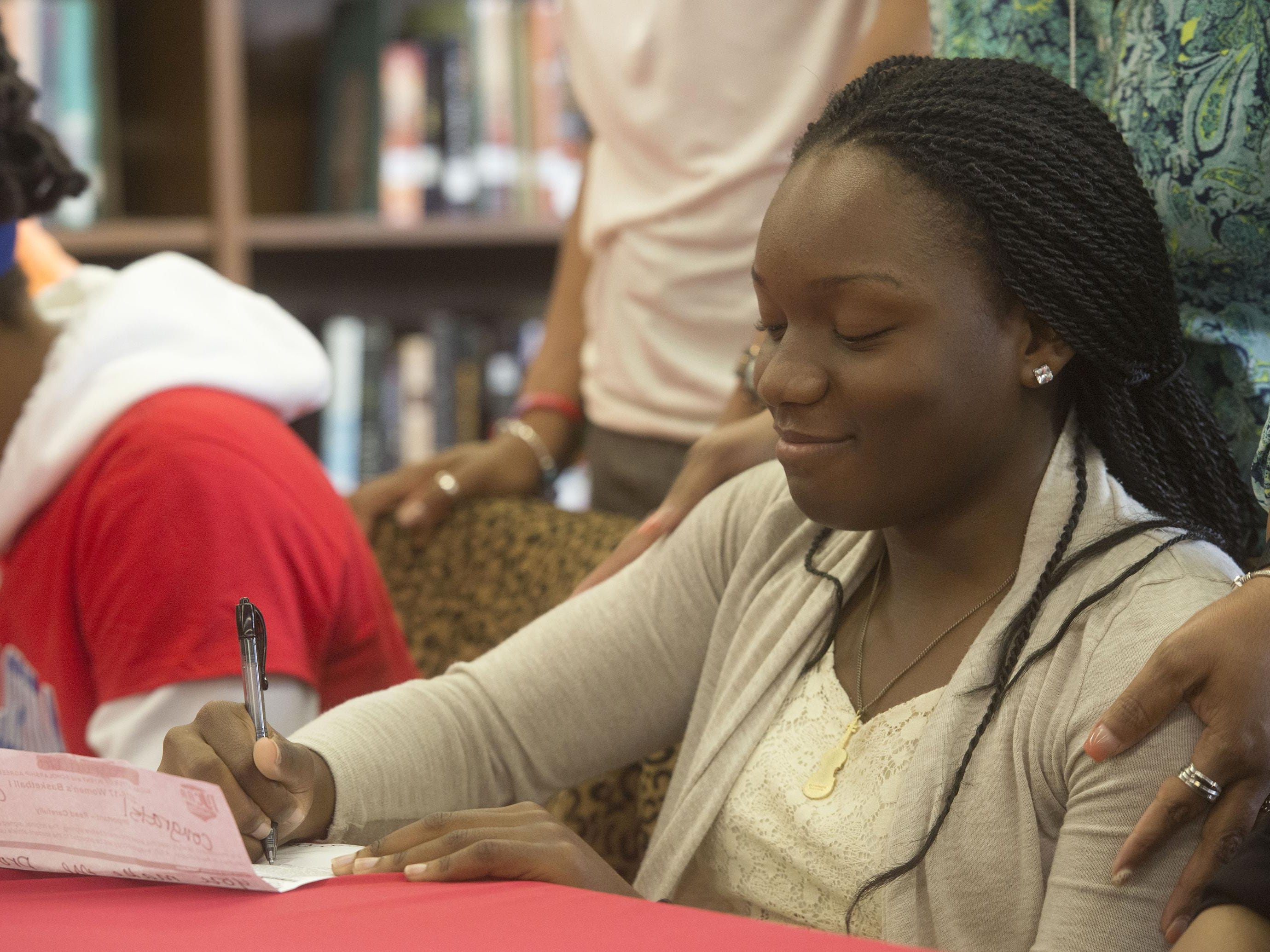 West Florida High School basketball standout Faithe Franklin has decided to stay home and play basketball for University of West Florida. Franklin signed a basketball scholarship with UWF during a ceremony at the high school Friday morning.