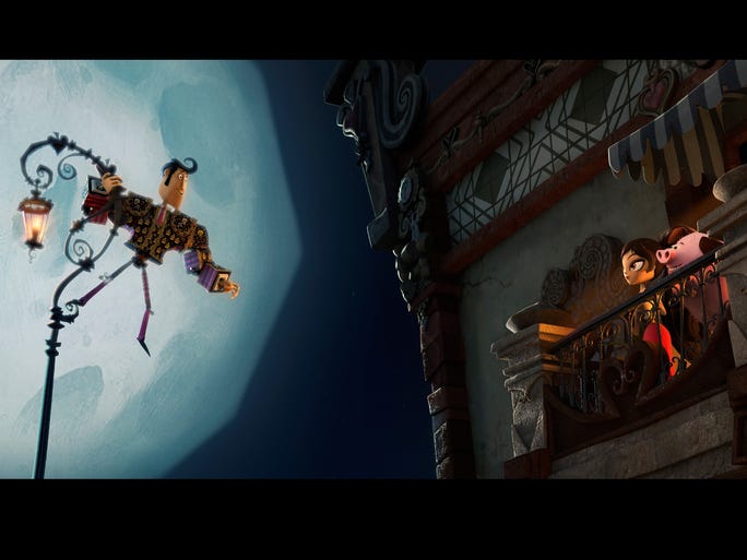 Manolo (Diego Luna) serenades Maria (Zoe Saldana), the woman with whom he has long been in love. Luna took special classes to learn how to sing specifically for the movie part. 