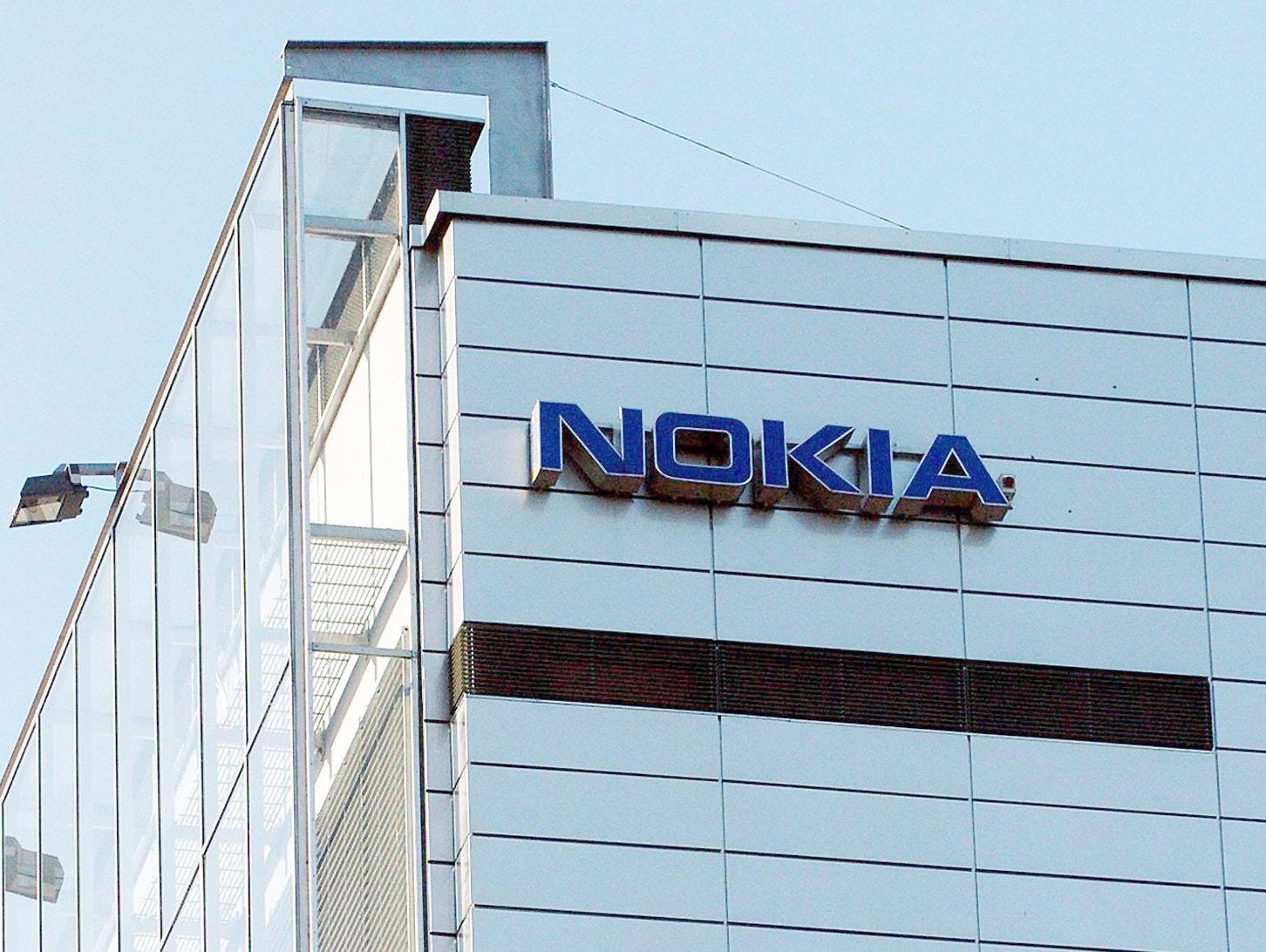 epa04703855 (FILE) A file picture dated 14 October 2004 of the Nokia logo at the Nokia's head office at Espoo, Finland. Nokia on 14 April 2015 confirmed reports of being in advanced preperations to launch a takeover bid for Alcatel-Lucent.  EPA/SEPPO