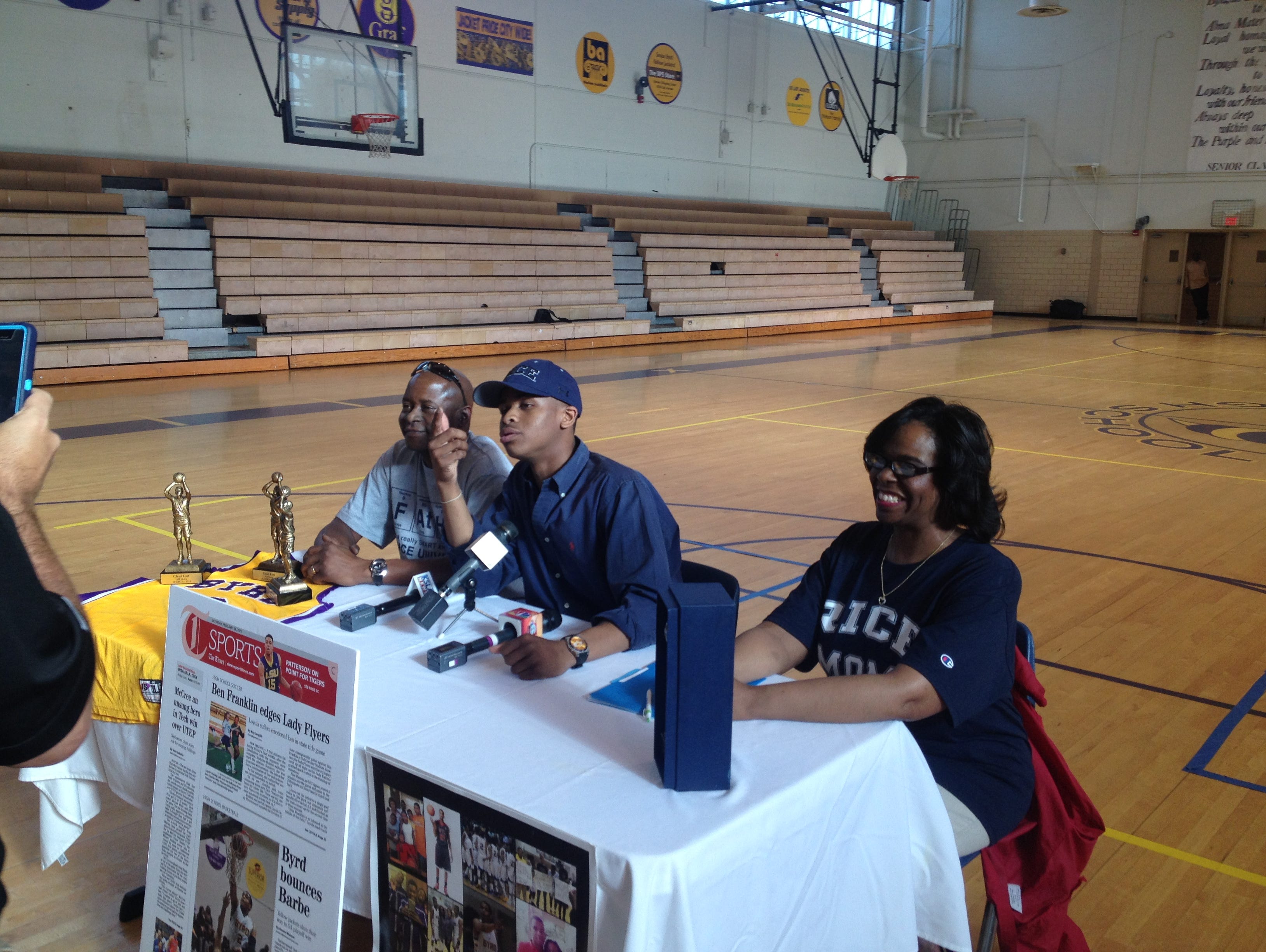 Byrd guard Chad Lott is flanked by his parents Monday as he announces Rice as his college choice.