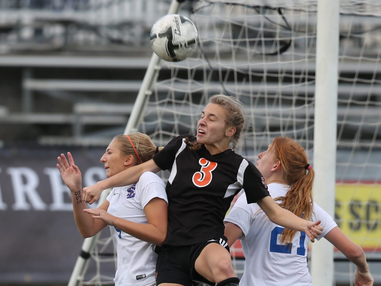 Silverton's Paige Alexander and the Foxes fall to La Salle 3-2 in overtime during the OSAA Class 5A State Championship game on Saturday, Nov. 12, 2016, at Hillsboro Stadium.