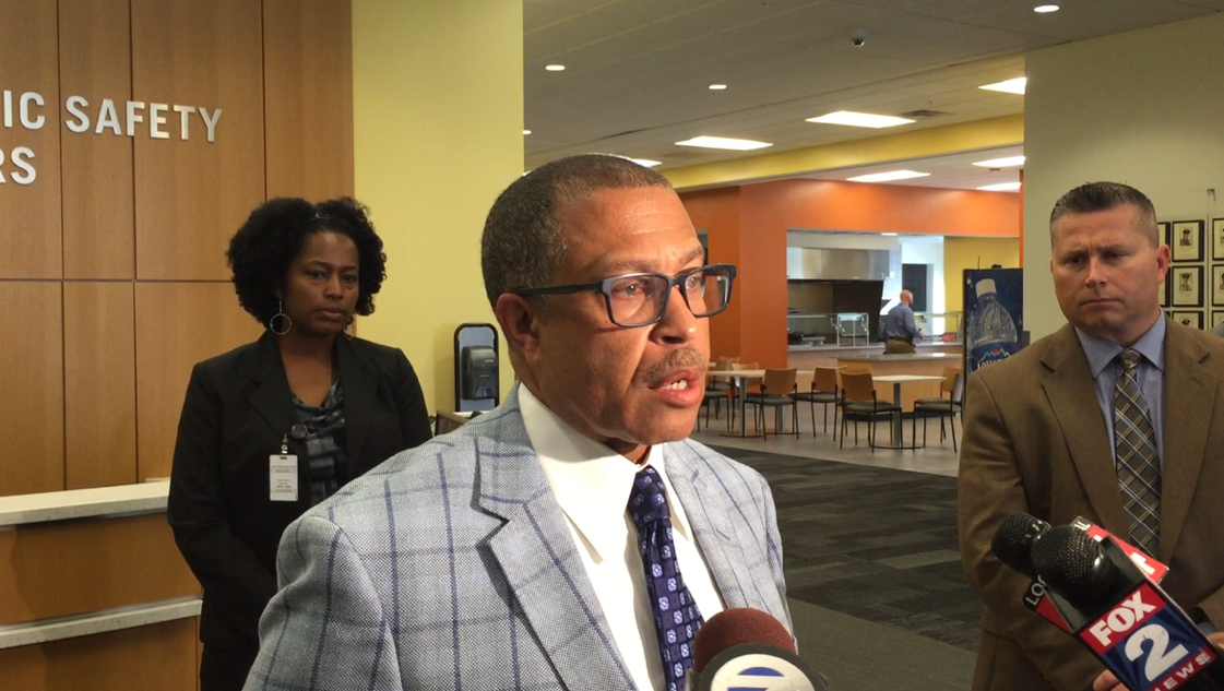 Off-duty Detroit Police officer shoots, injures would-be robber - Detroit Free Press