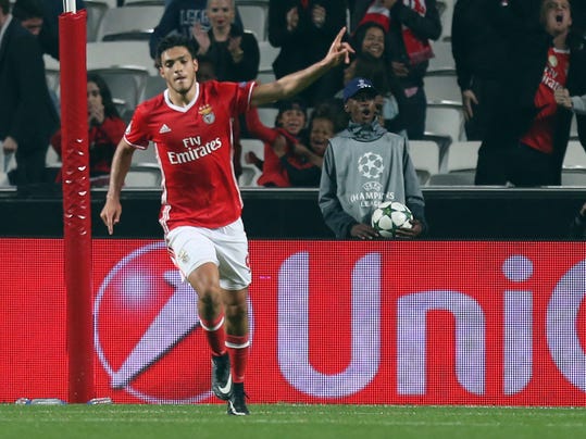 Benfica's Raul Jimenez celebrates his goal during the Champions League group B soccer match between Benfica and Napoli at the Luz stadium in Lisbon, Tuesday, Dec. 6, 2016. (AP Photo/Armando Franca)