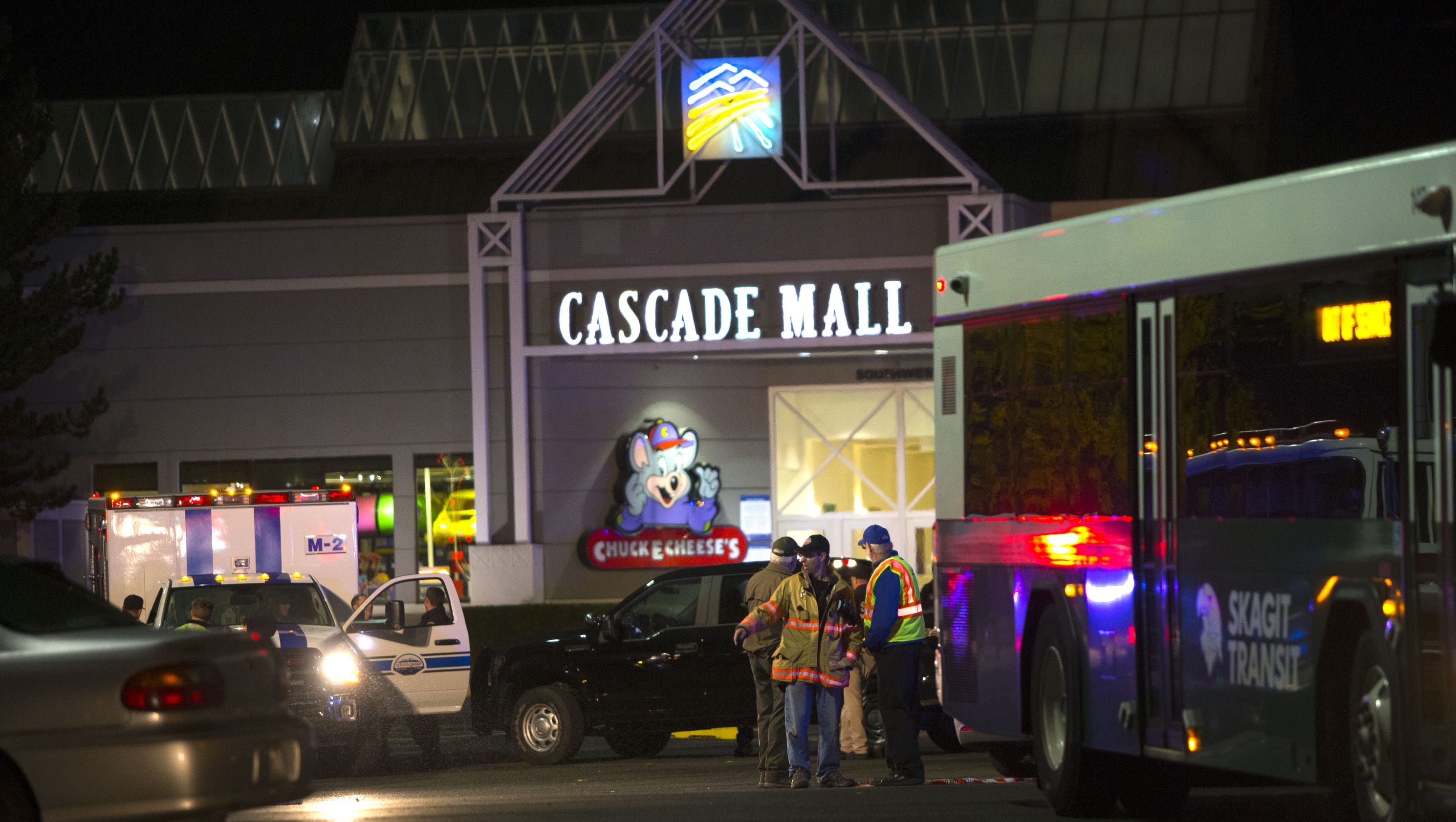 Police: At least 4 dead at mall shooting in north Seattle3200 x 1680