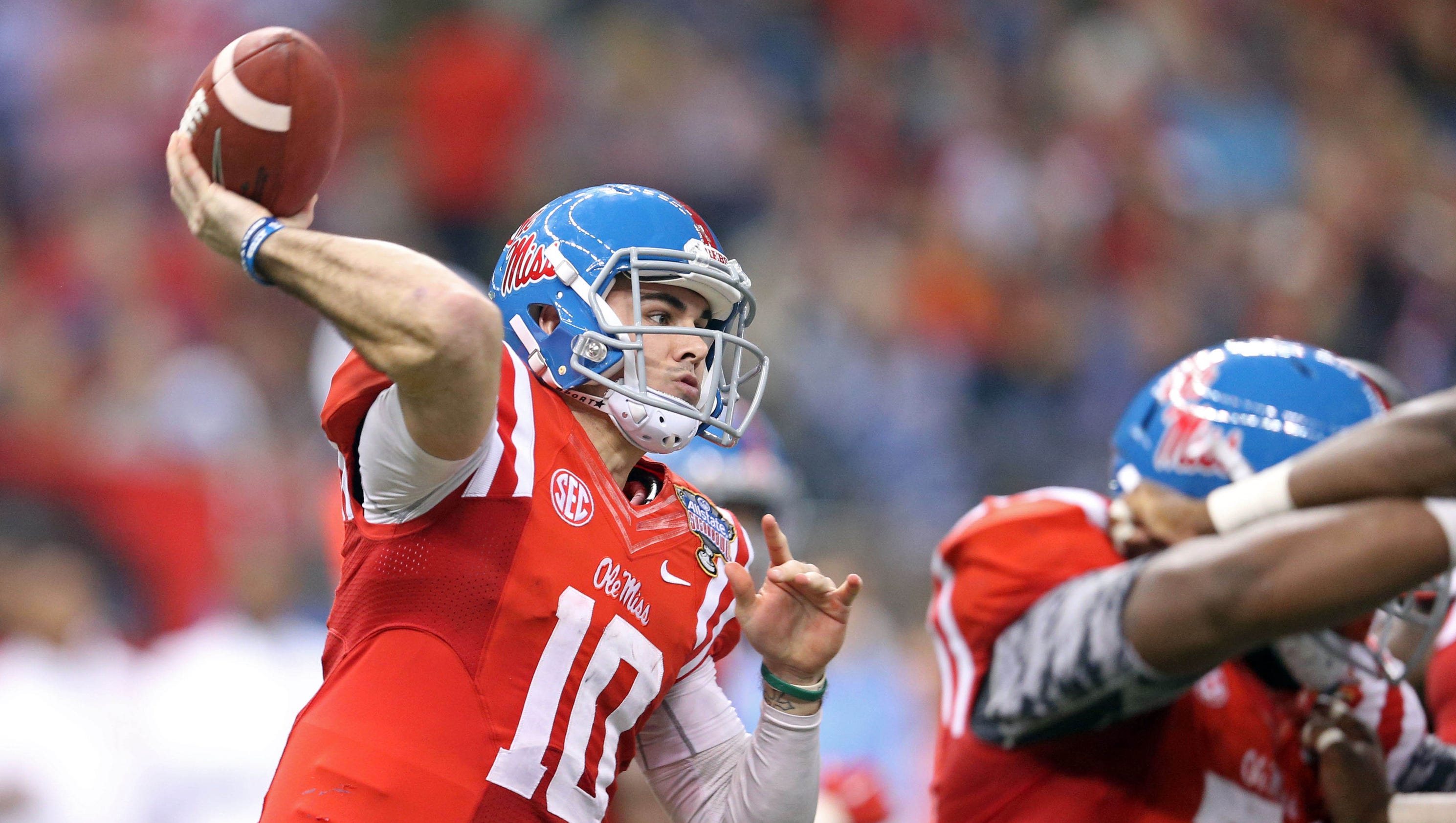 Best college football underclassmen to pass on NFL draft