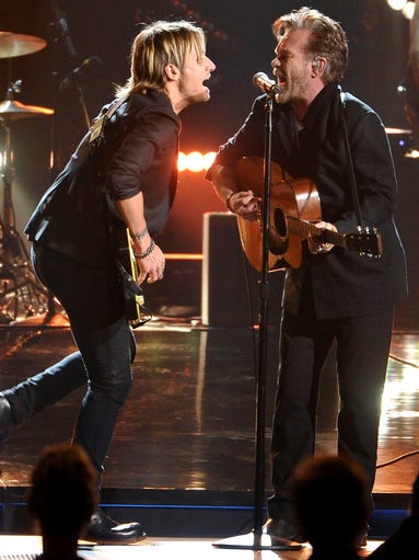 Keith Urban and John Cougar perform "Pink Houses" during