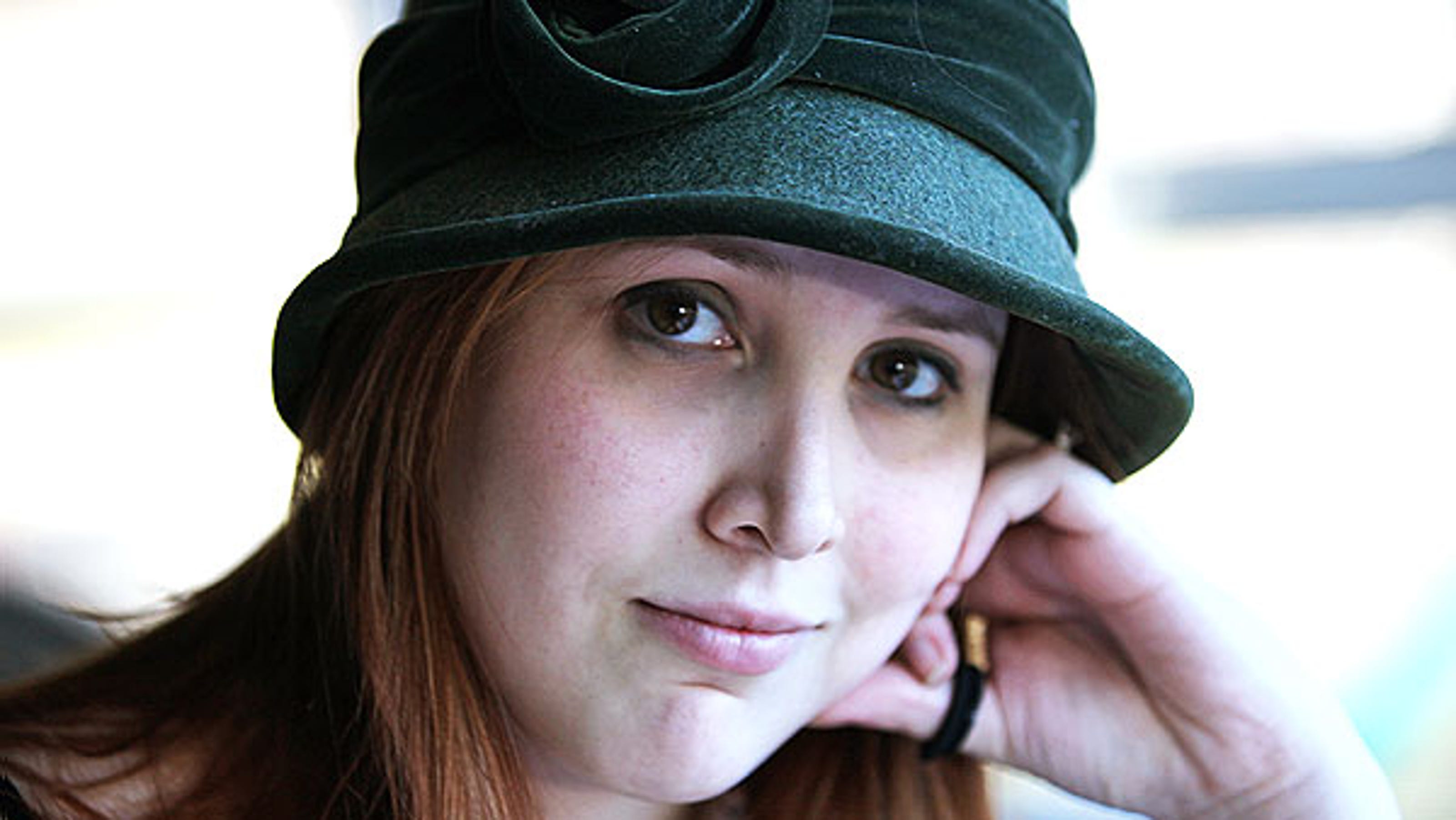 Dylan Farrow sobs her heart out to 'People'