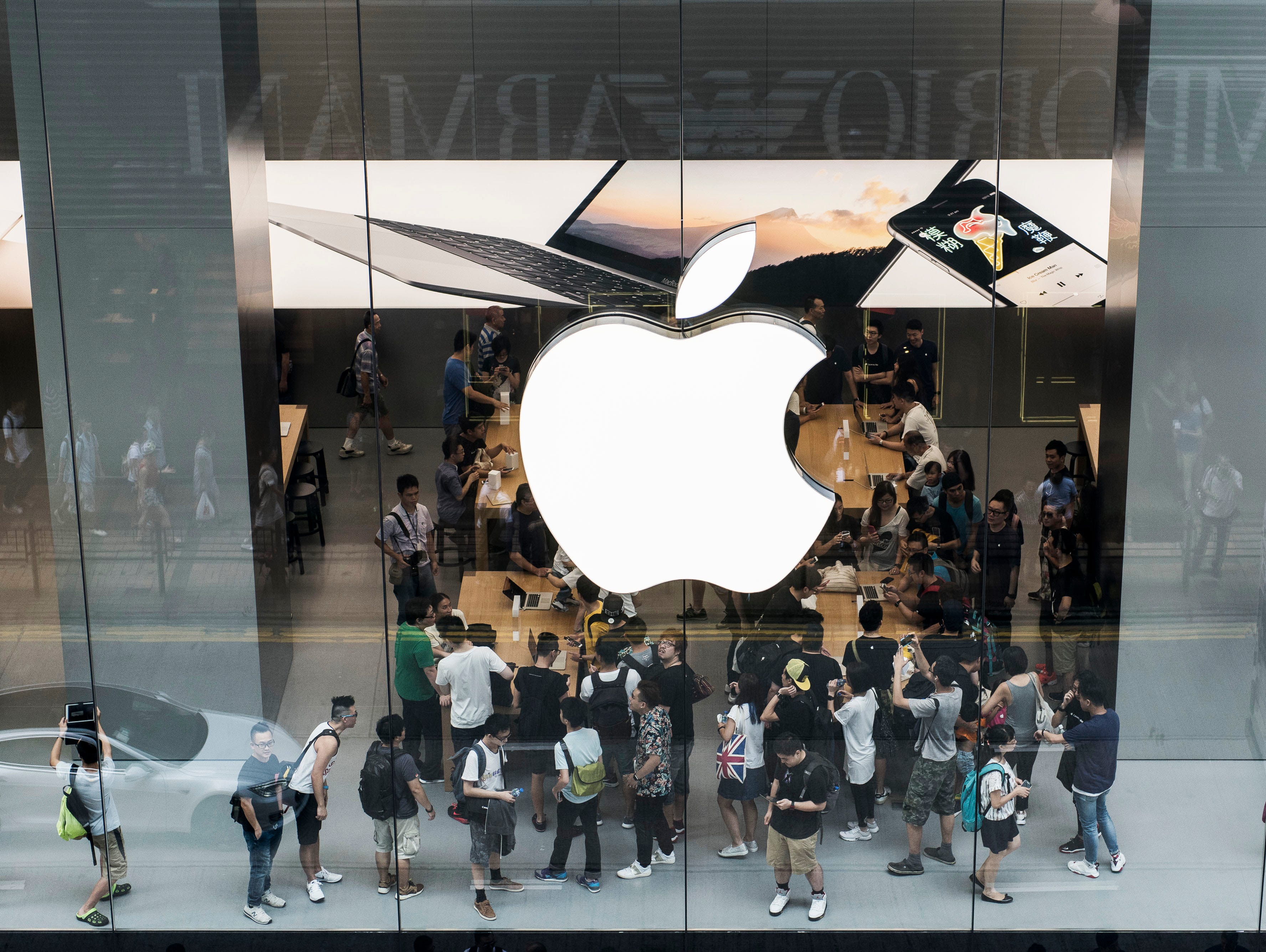Customers browse inside Apple's new Canton Road store in the Tsim Sha Tsui district of Hong Kong, China, on Thursday, July 30, 2015. Apple opened its fourth store in Hong Kong.