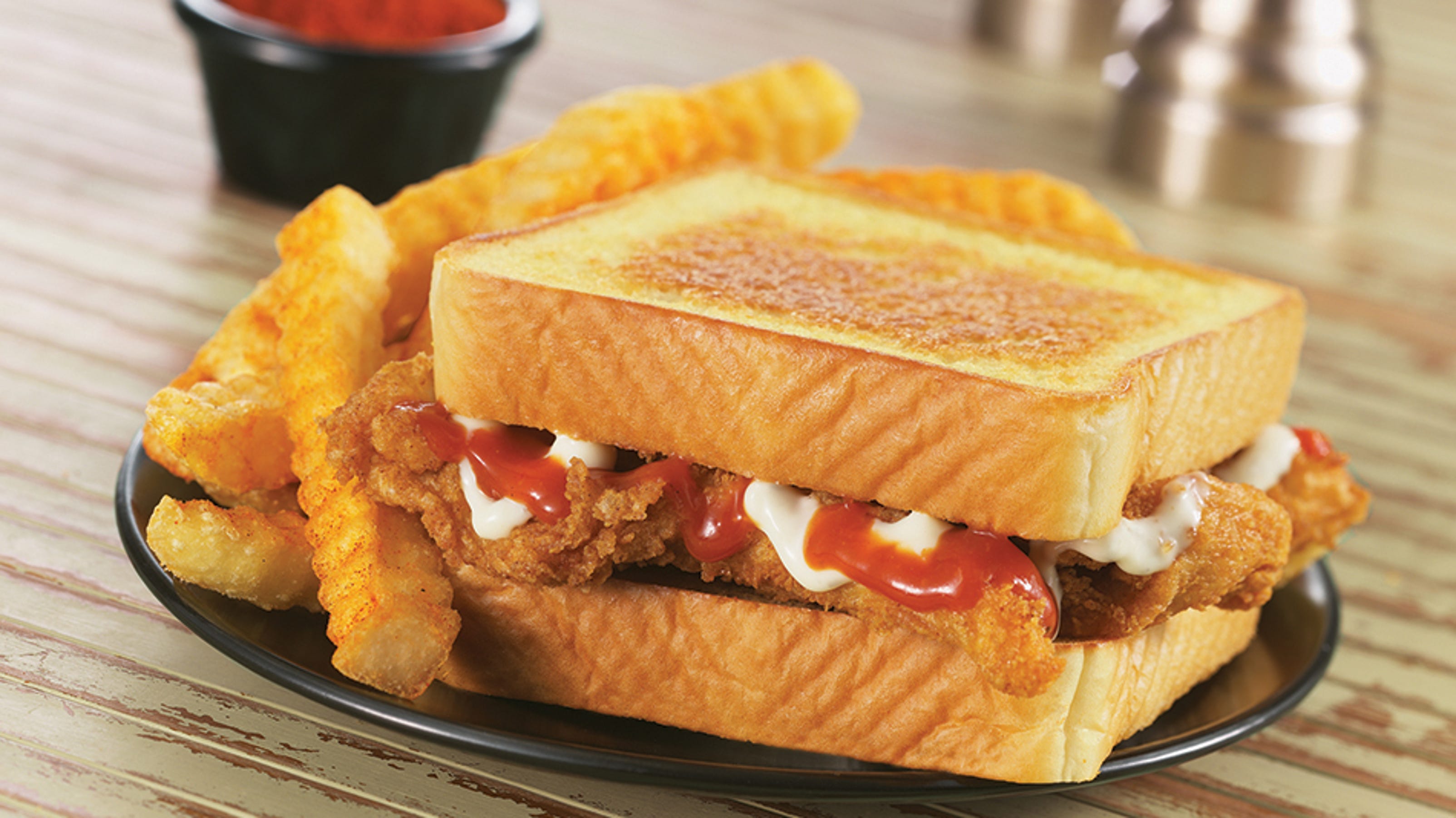 Notably New Zaxby’s kicks chicken up a notch