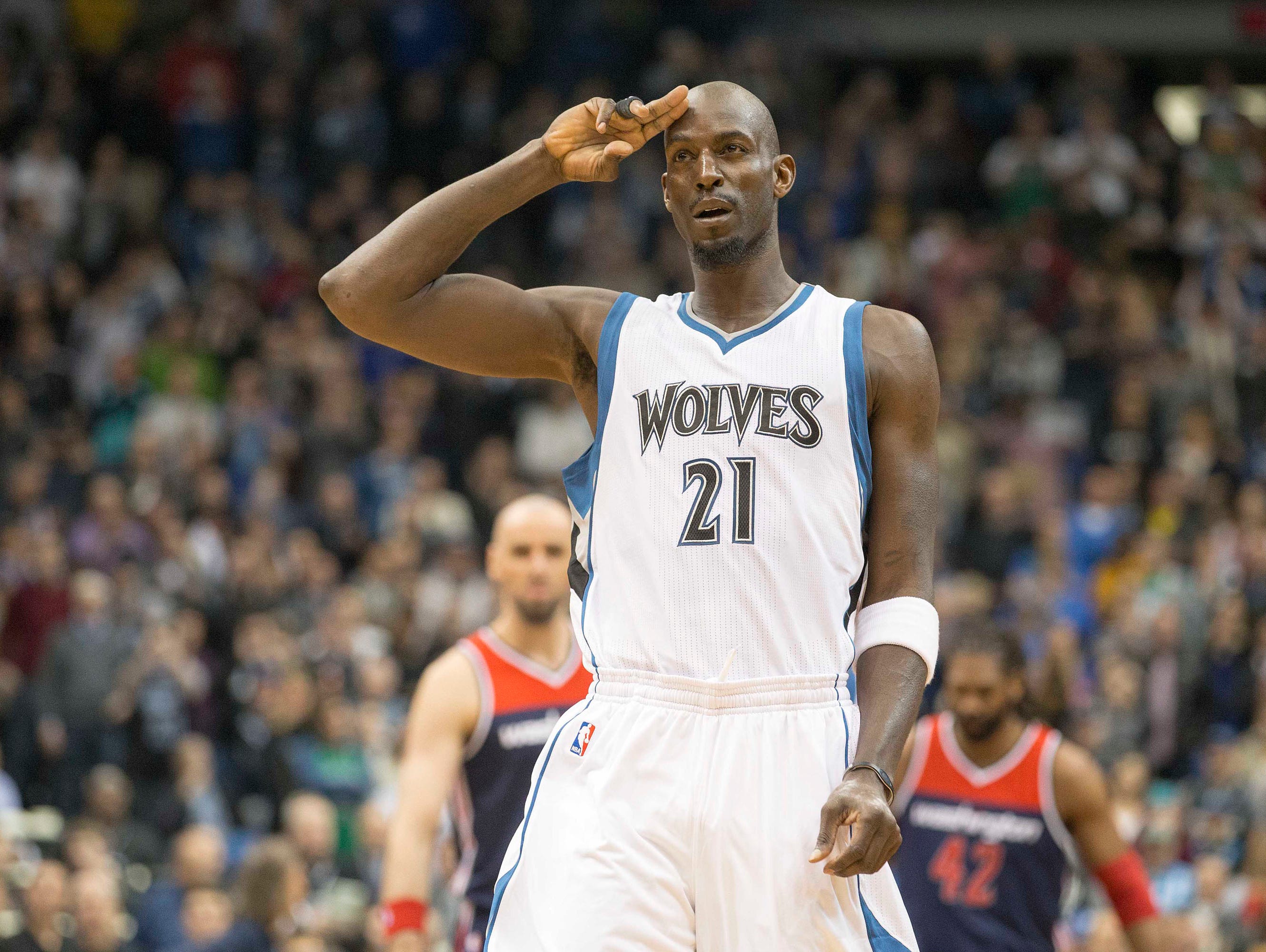 Kevin Garnett salutes the T'wolves fans in his first game back with the team Wednesday.