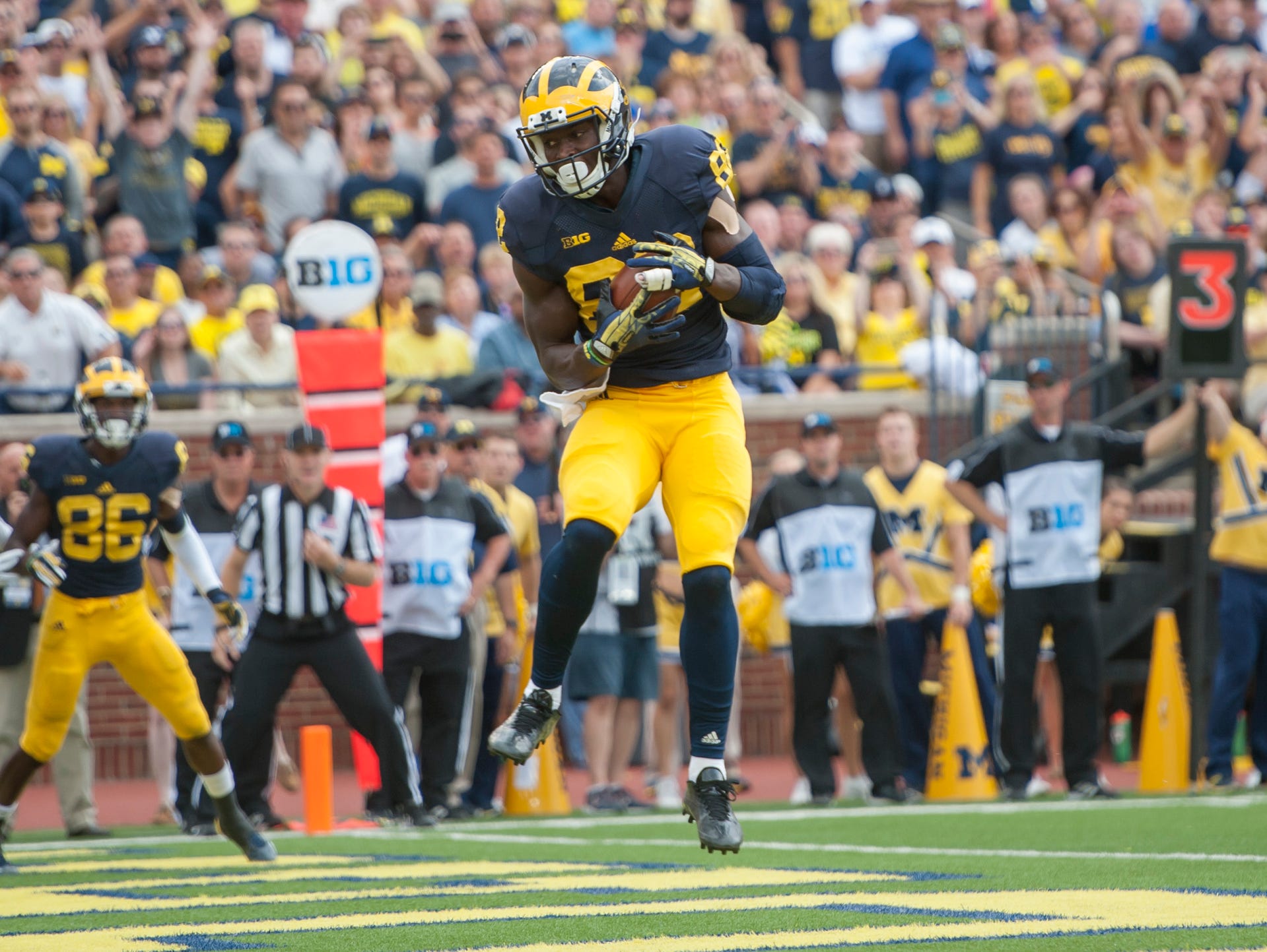 Michigan wide receiver Amara Darboh makes a touchdown
