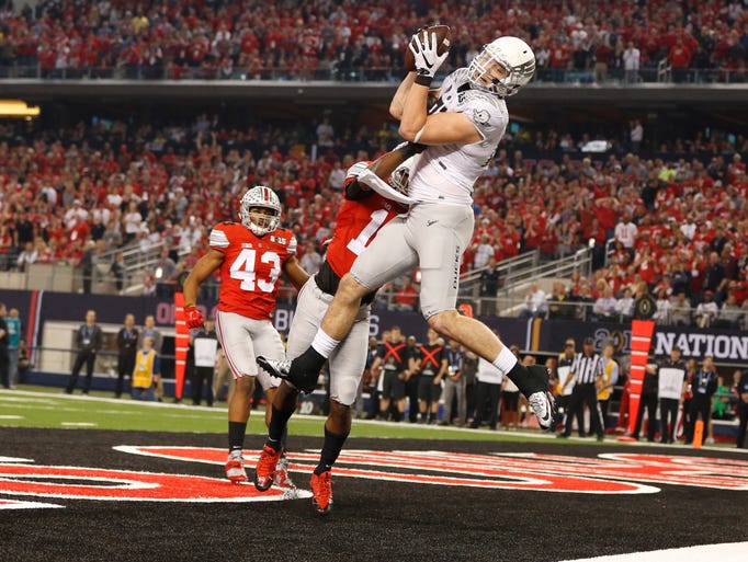 Eli Apple's shove prevented an Oregon score and was a key play in the National Championship.