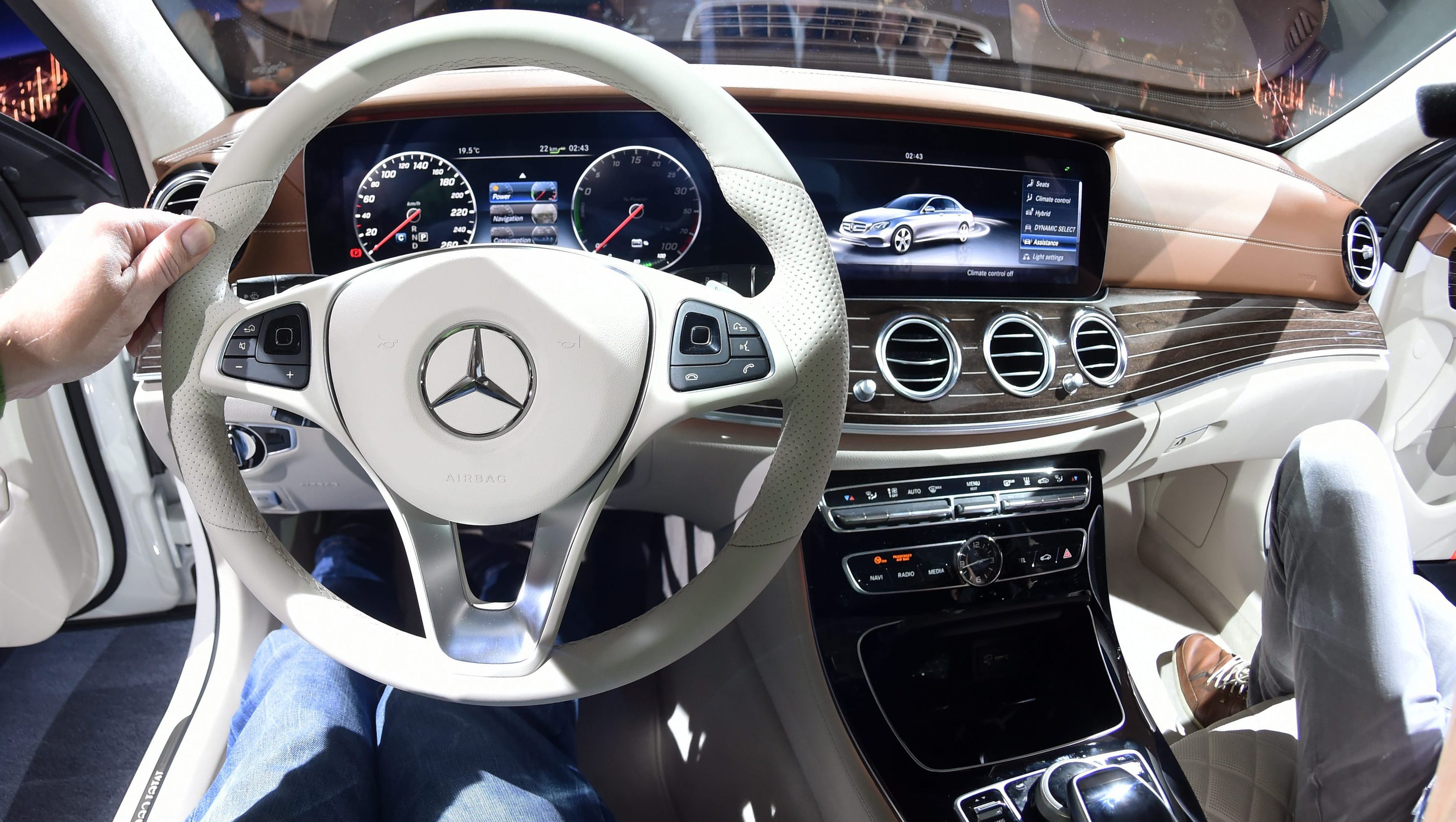 Mercedes Benz Tech Brings Cars Closer To Self Driving