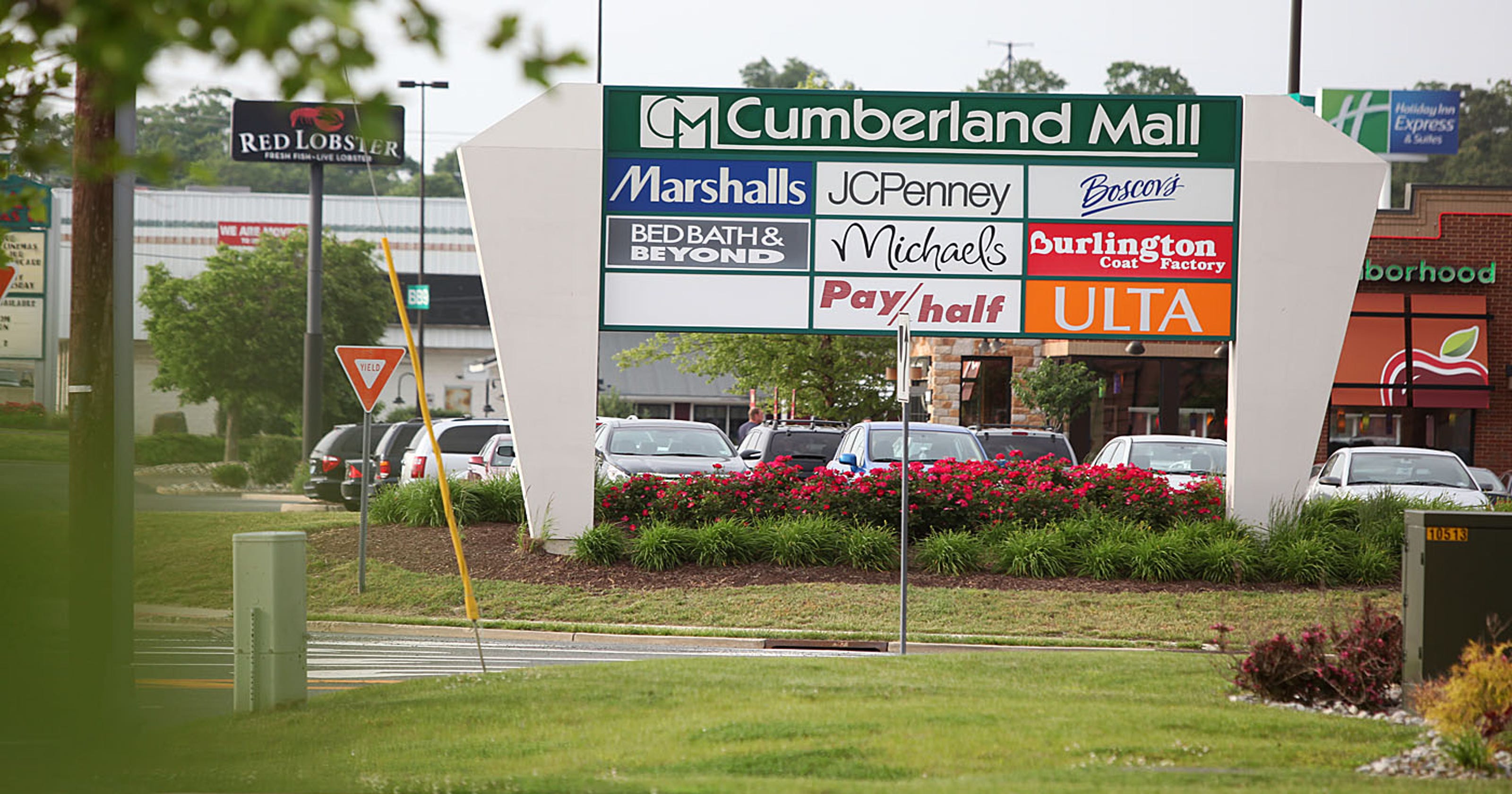 Zales closed at Cumberland Mall