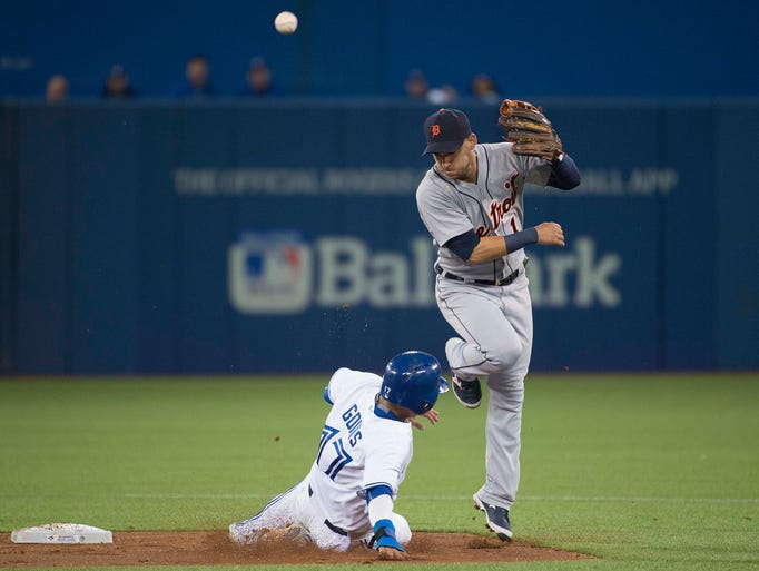 Struggles continue for Tigers in loss to Blue Jays, 5-3 635763953903962652-SMG-20150828-ads-bt2-05