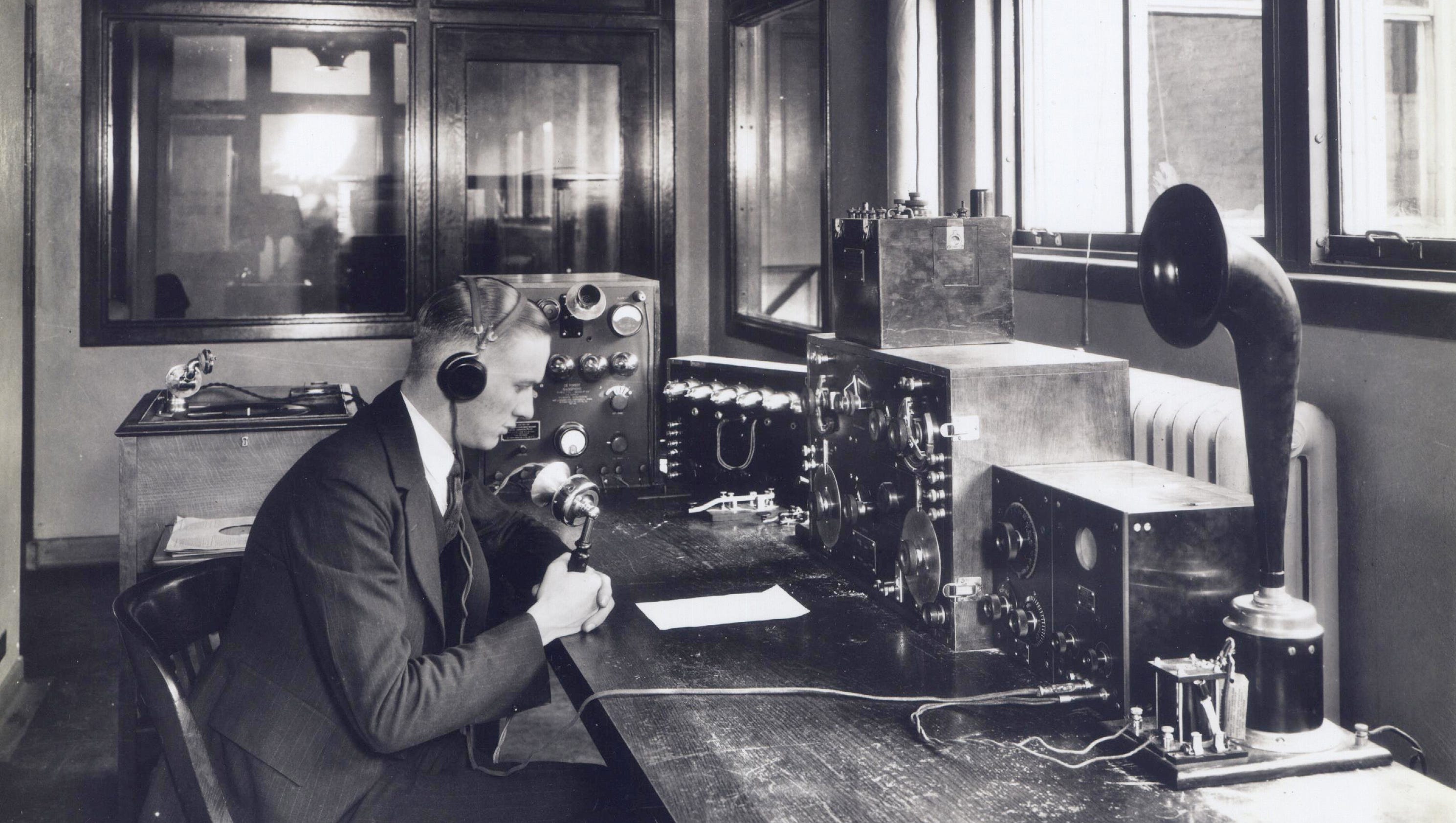 WWJ, the world's first commercial radio station