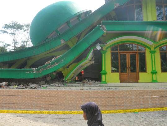 Download this Indonesia Earthquake picture
