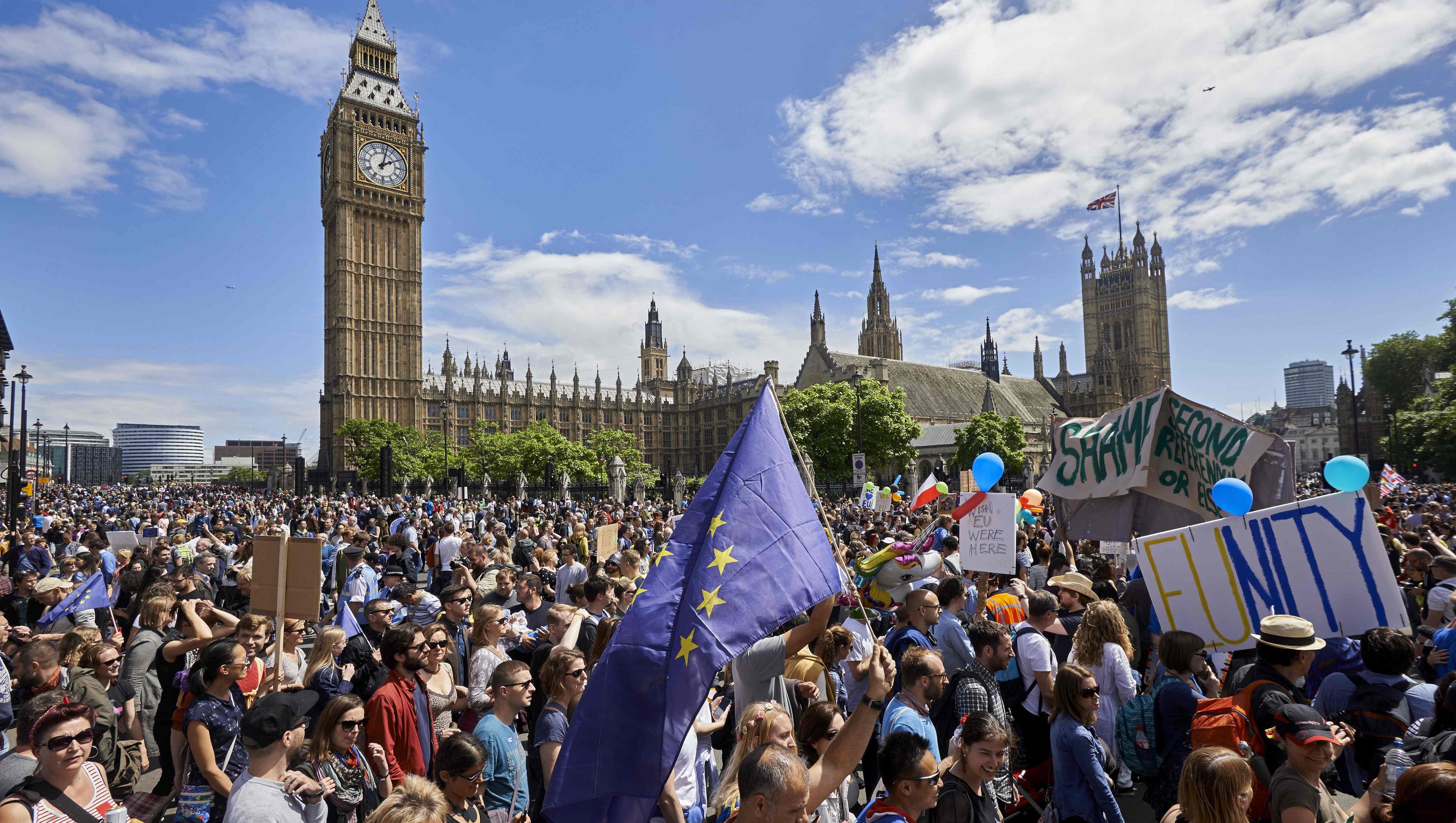 Thousands ‘March for Europe’ in London protesting Brexit