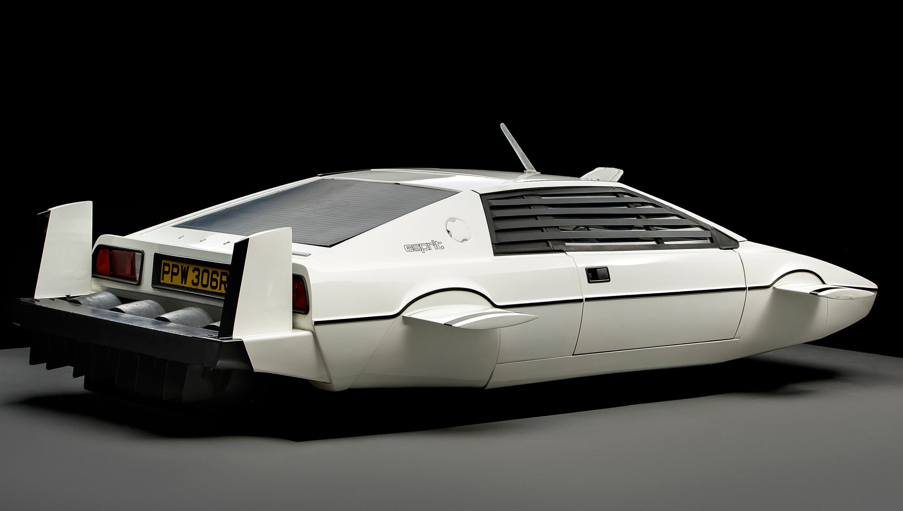 James Bond�s submarine sports car comes to auction