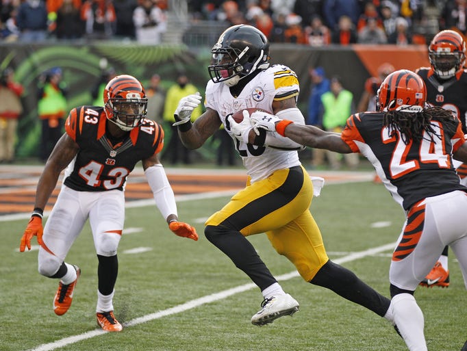 Pittsburgh Steelers running back Le'Veon Bell (26)