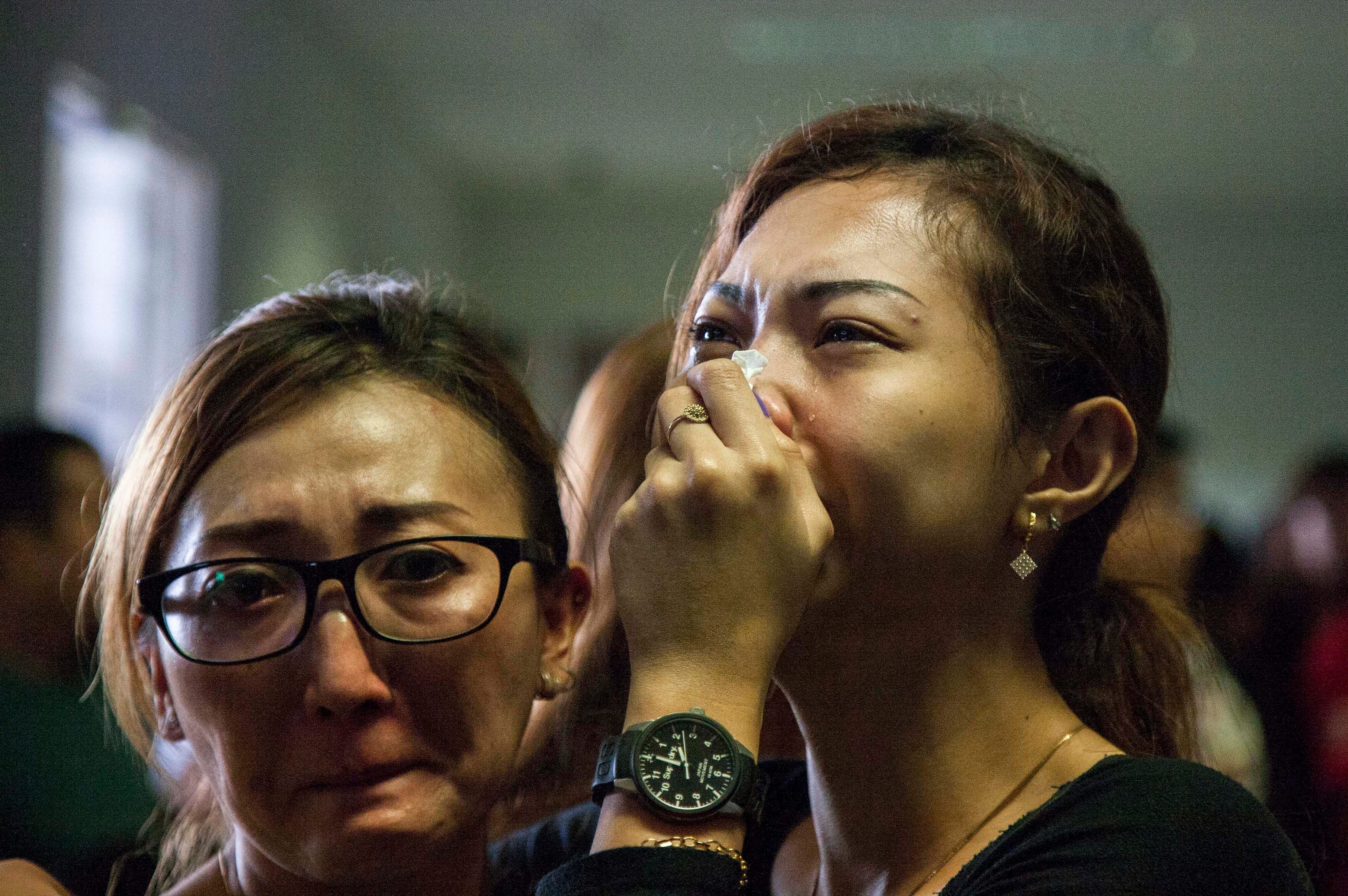 Search resumes for missing AirAsia flight