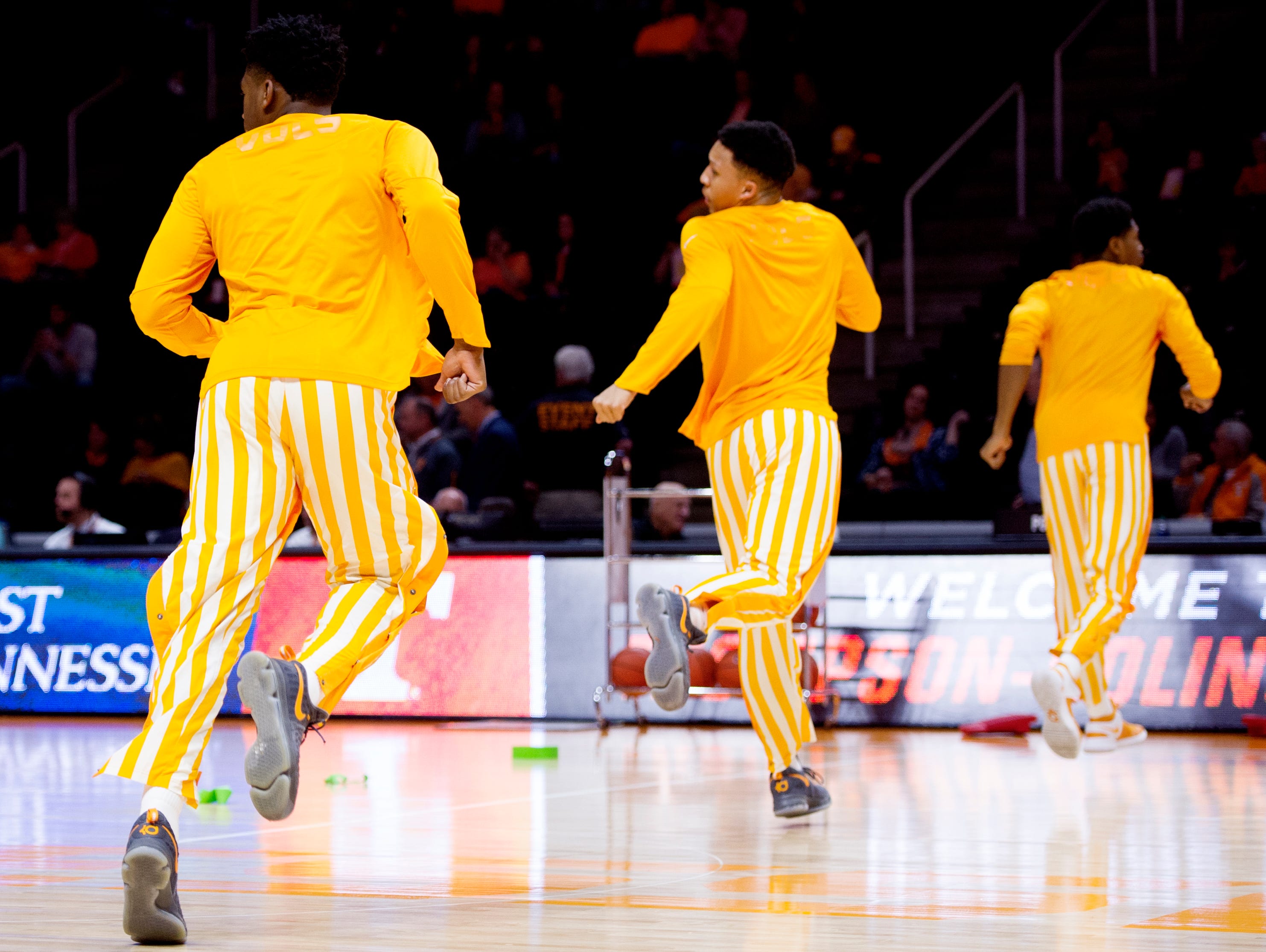 Tennessee men’s basketball team stretches with style USA TODAY Sports