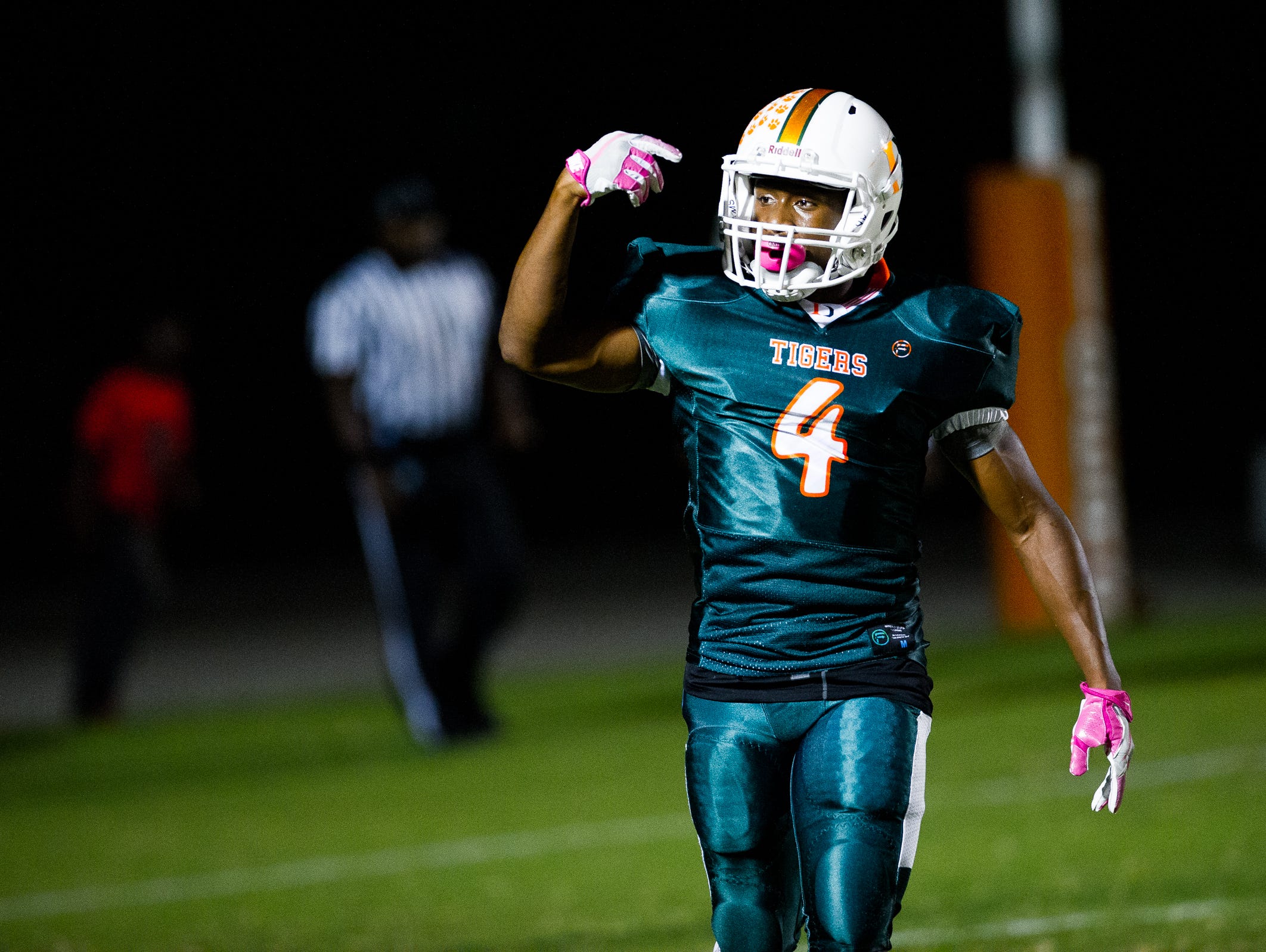 Kenny Benjamin and Dunbar host rival Fort Myers in The News-Press Game of the Week Friday.