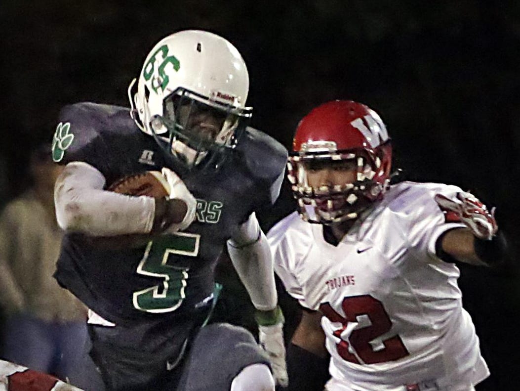 Collins’ Kenterious Rhodes runs the ball during Friday’s game against West Marion at Collins.