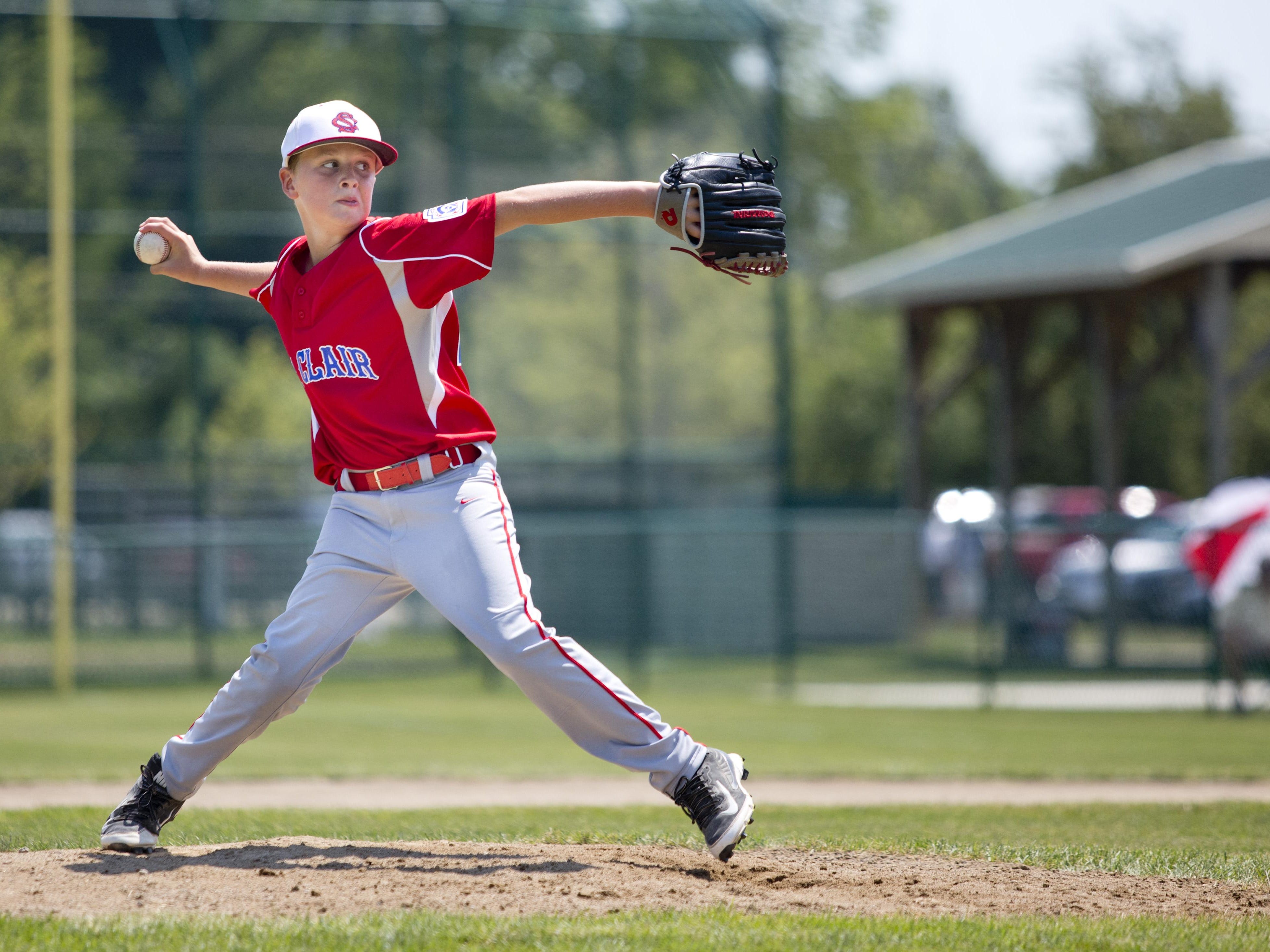 Carter Hurlburt throws a pitch during a 10-and-under state semifinal baseball game Tuesday, July 28, 2015 in St. Clair.