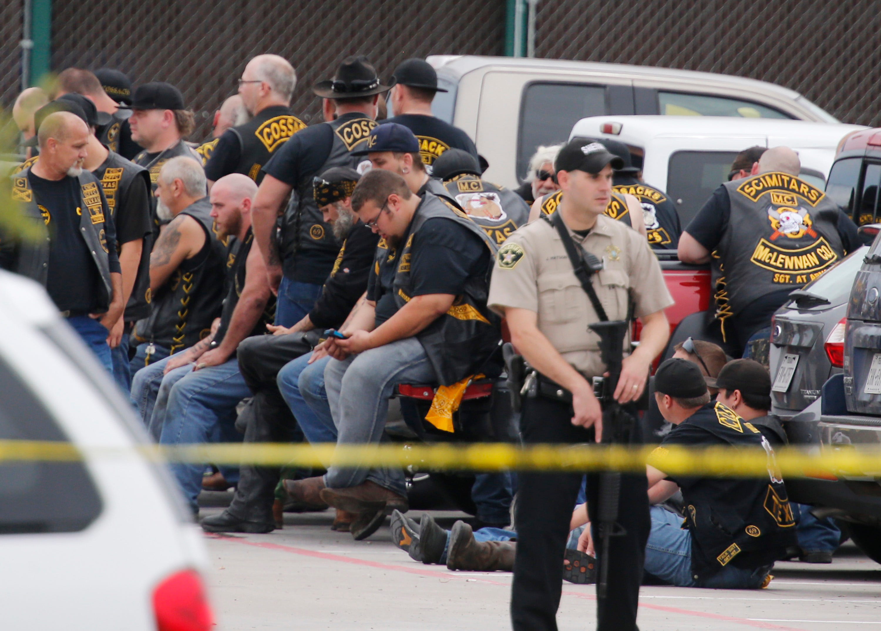 9 dead in motorcyle gang gunfight at Texas restaurant