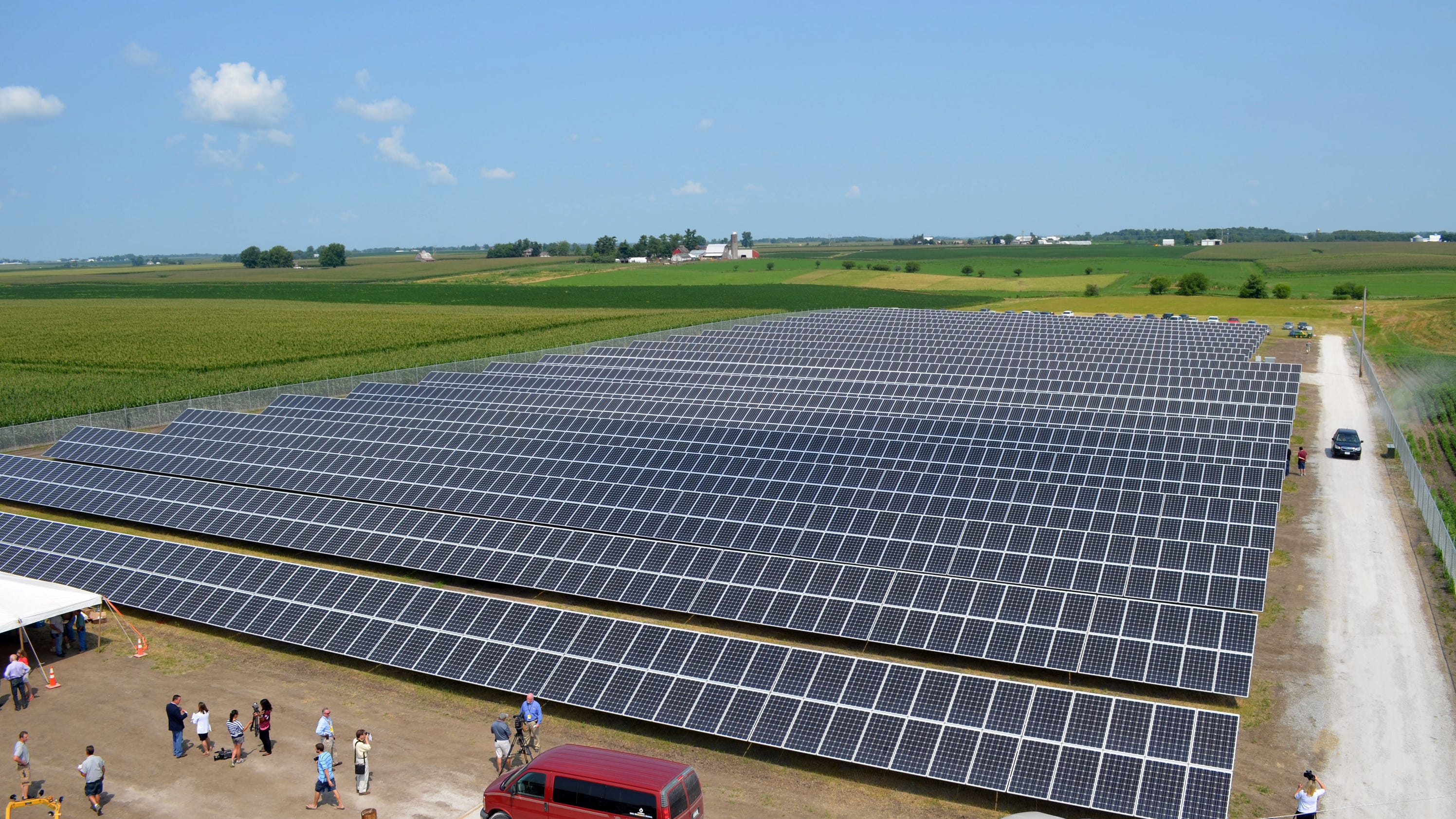 Iowa's largest solar farm unveiled in Johnson County