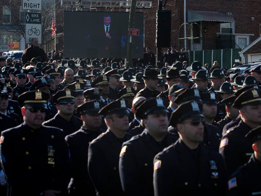 Police officers turn their backs as New York City Mayor