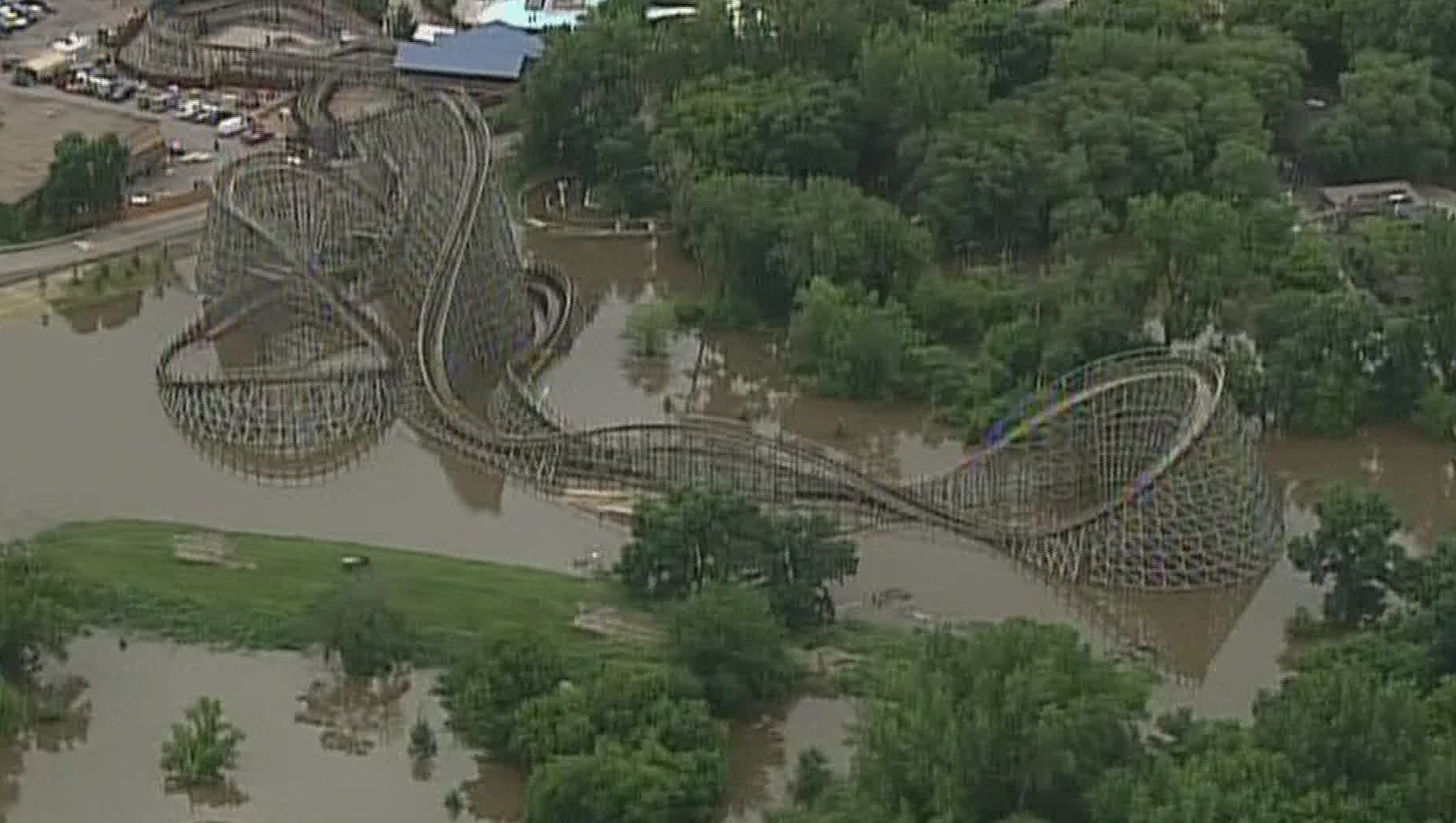 Valleyfair closes 3 rides as floodwaters creep in